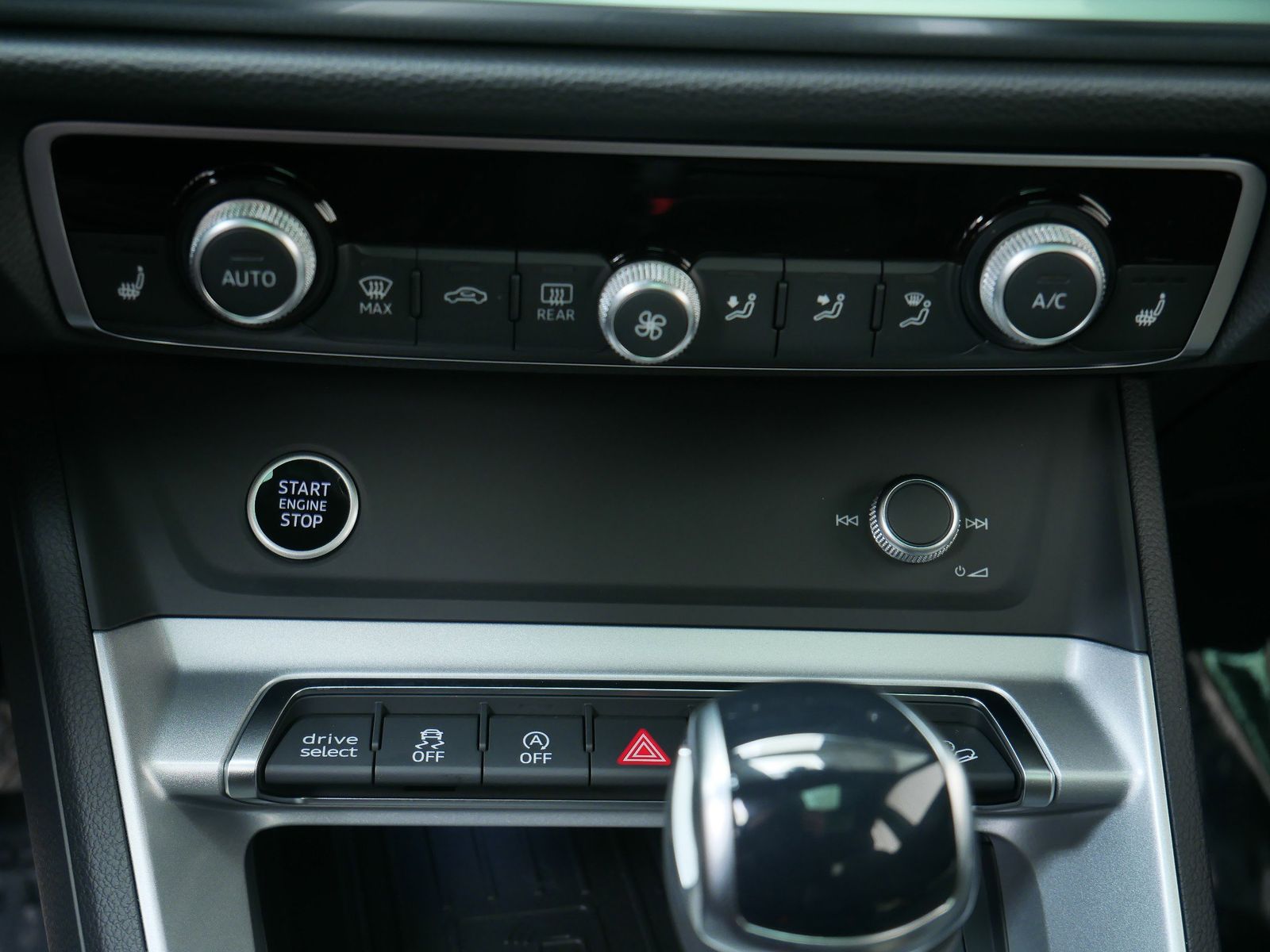 Thumbnail: 2025 Audi Q3 - 17