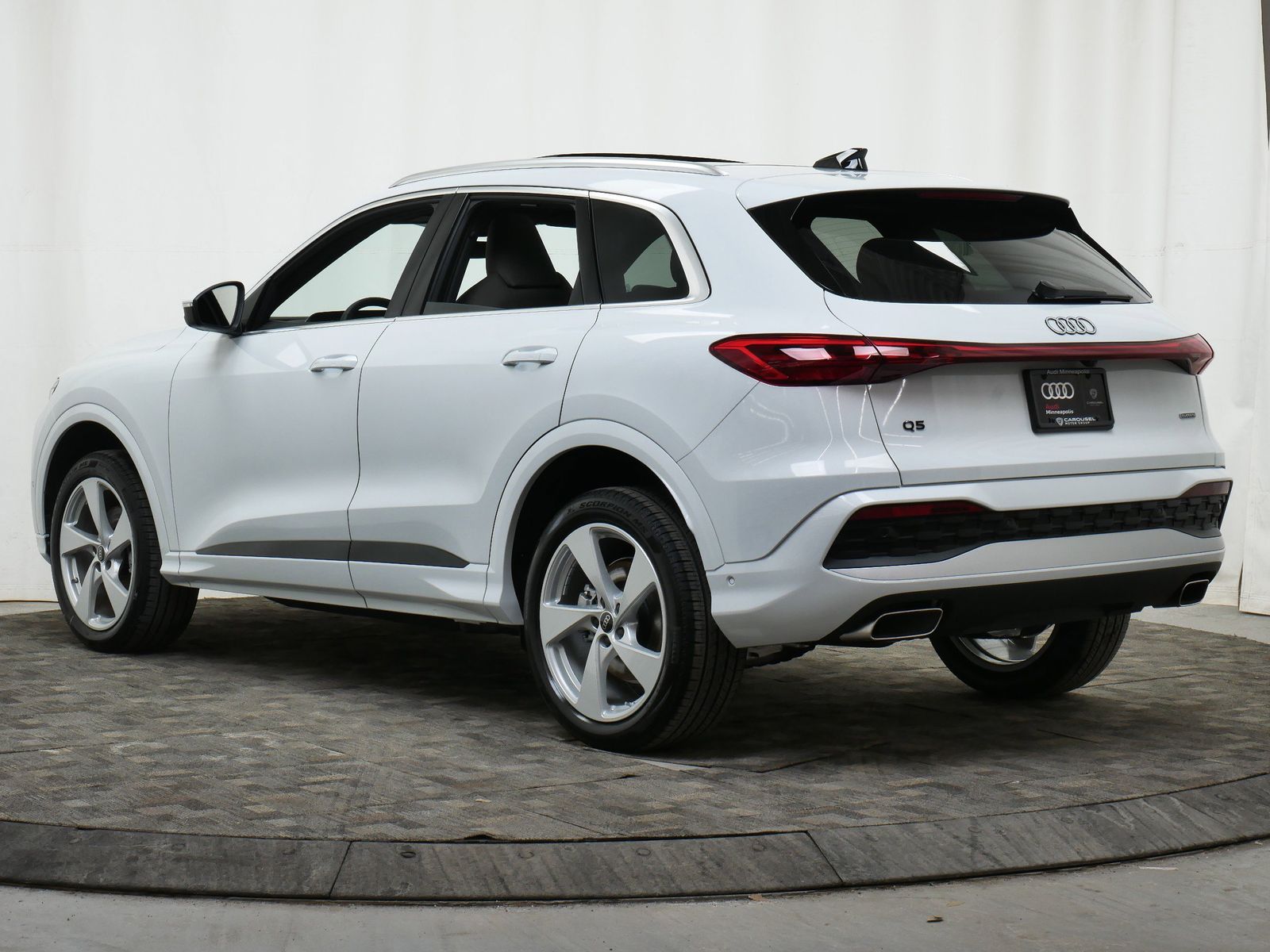 Thumbnail: 2025 Audi Q5 - 4