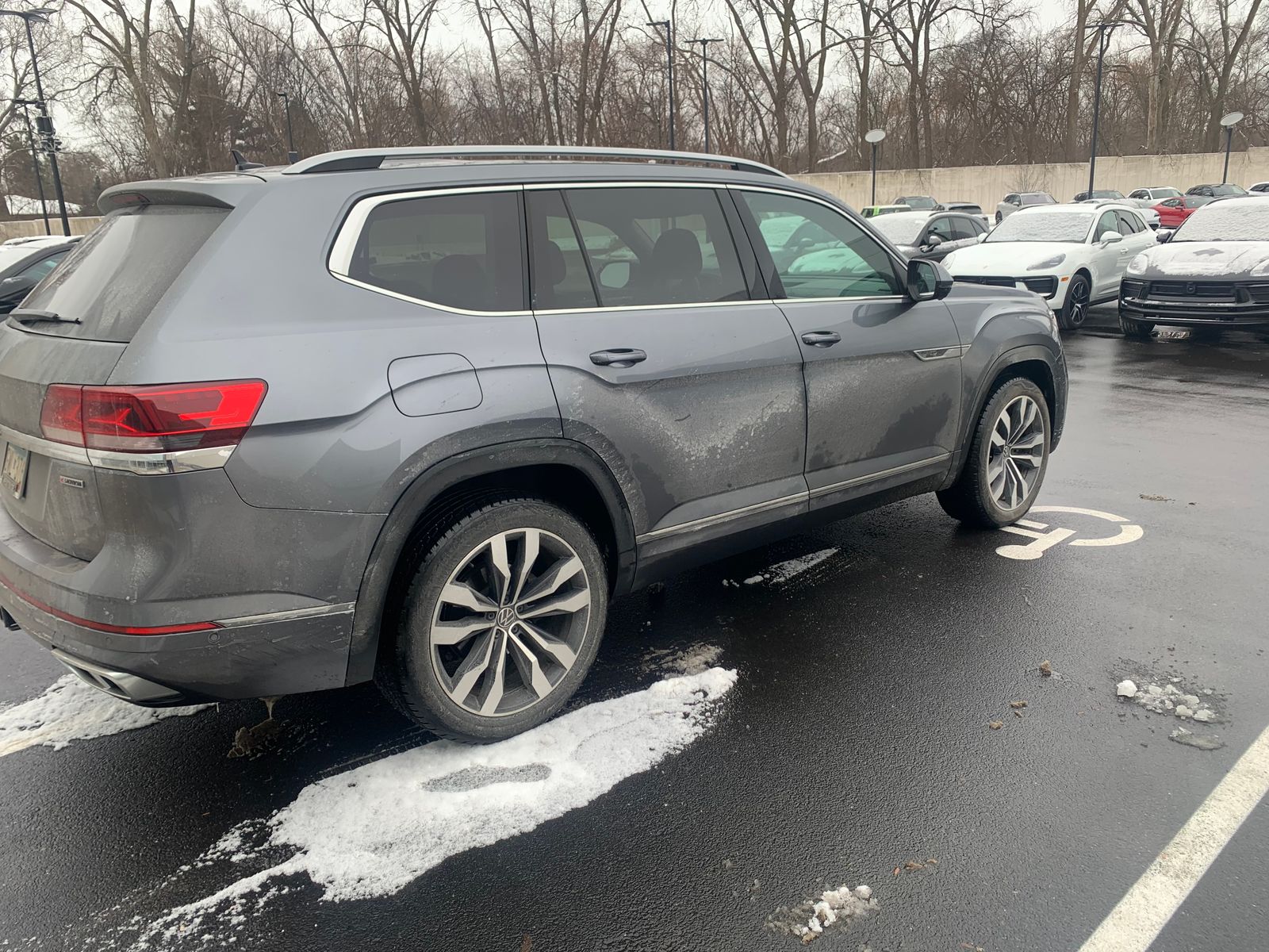 Thumbnail: 2021 Volkswagen Atlas - 3