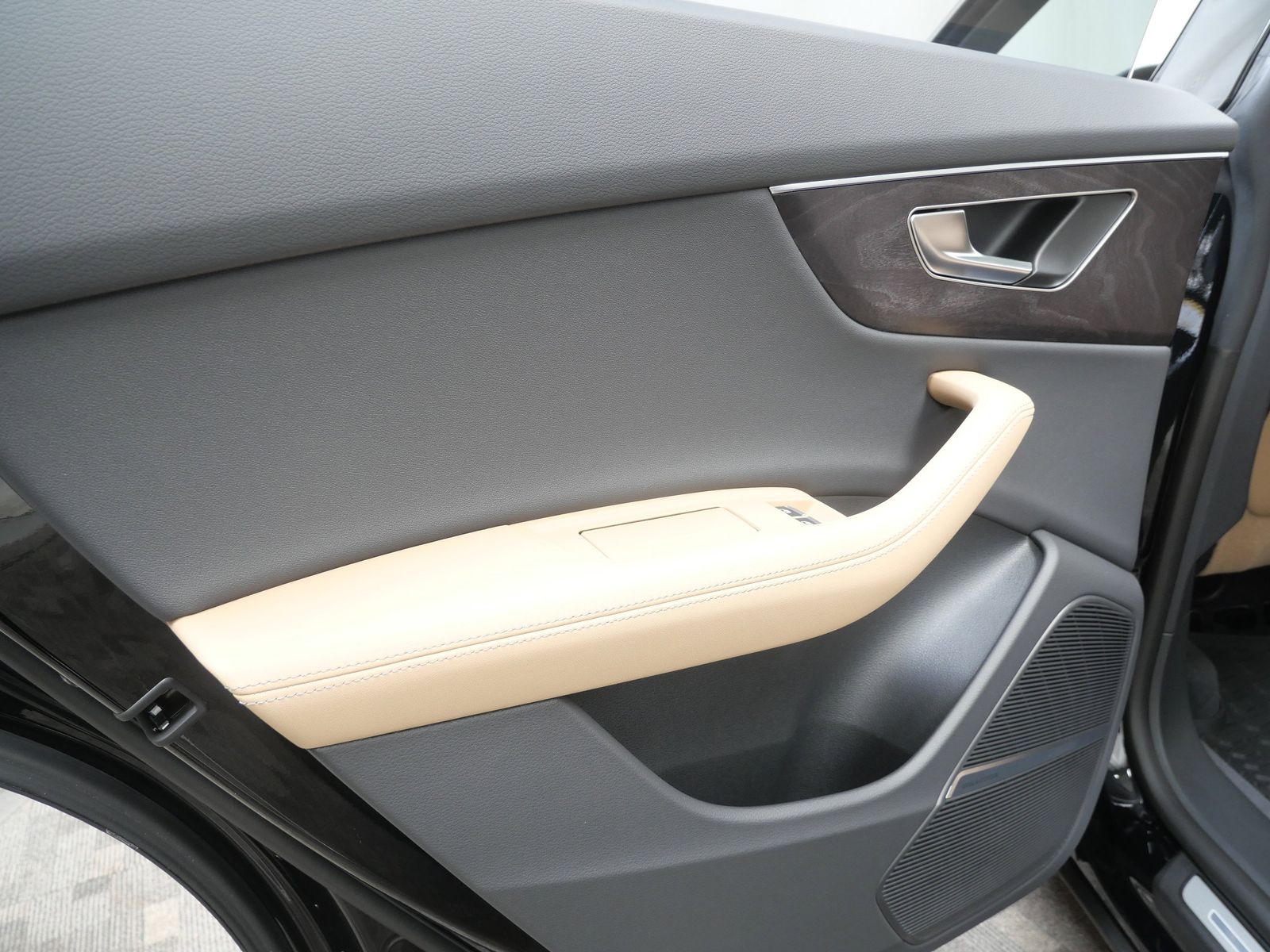 Thumbnail: 2026 Audi Q8 - 12