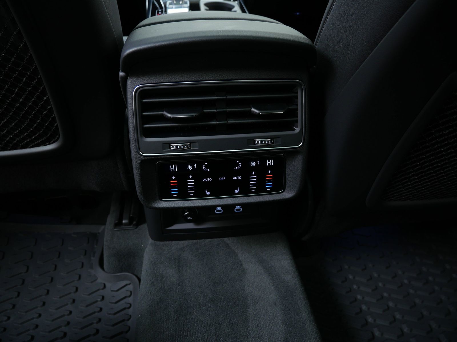 Thumbnail: 2026 Audi Q7 - 14