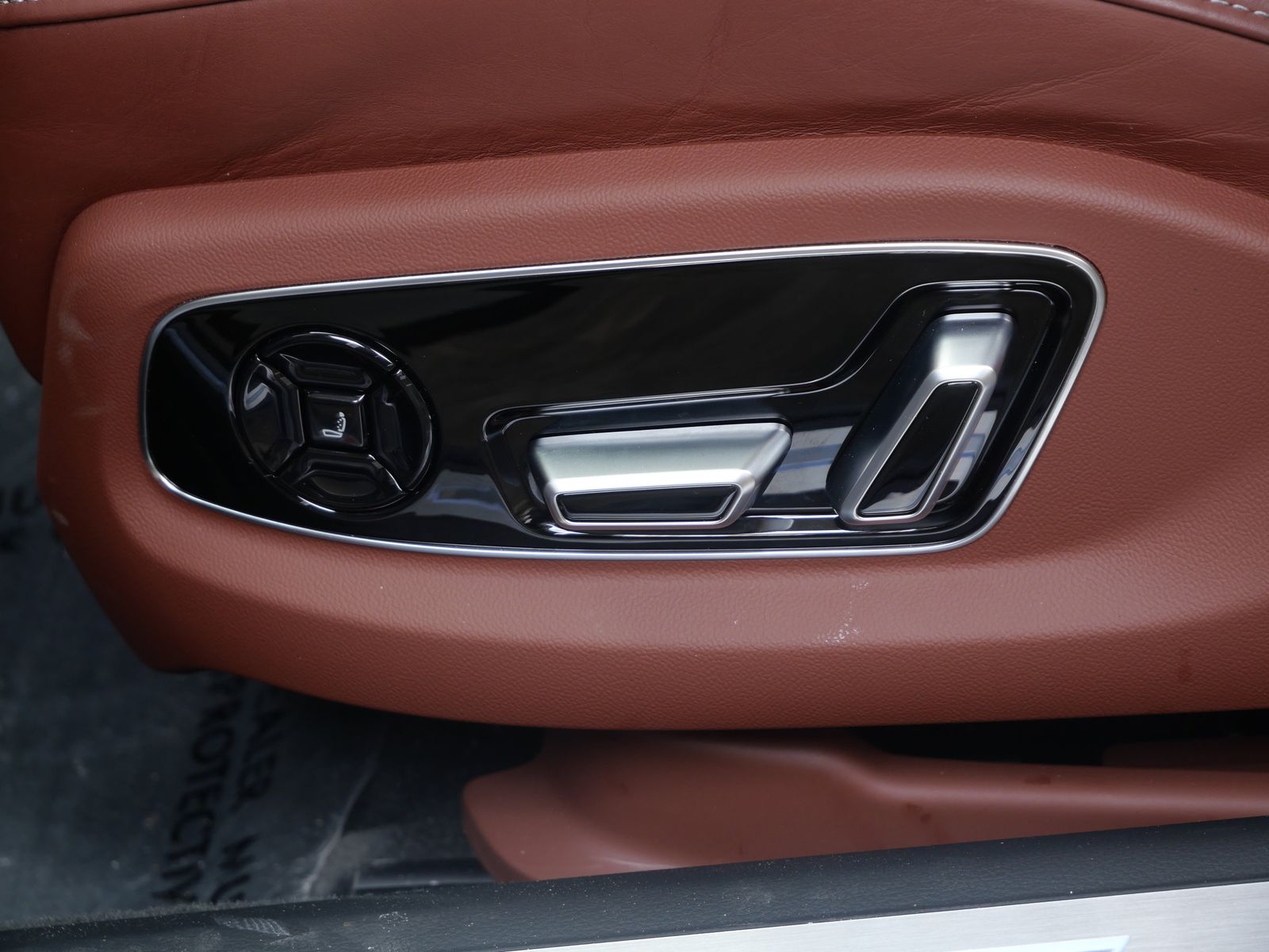 Thumbnail: 2025 Audi S8 - 11