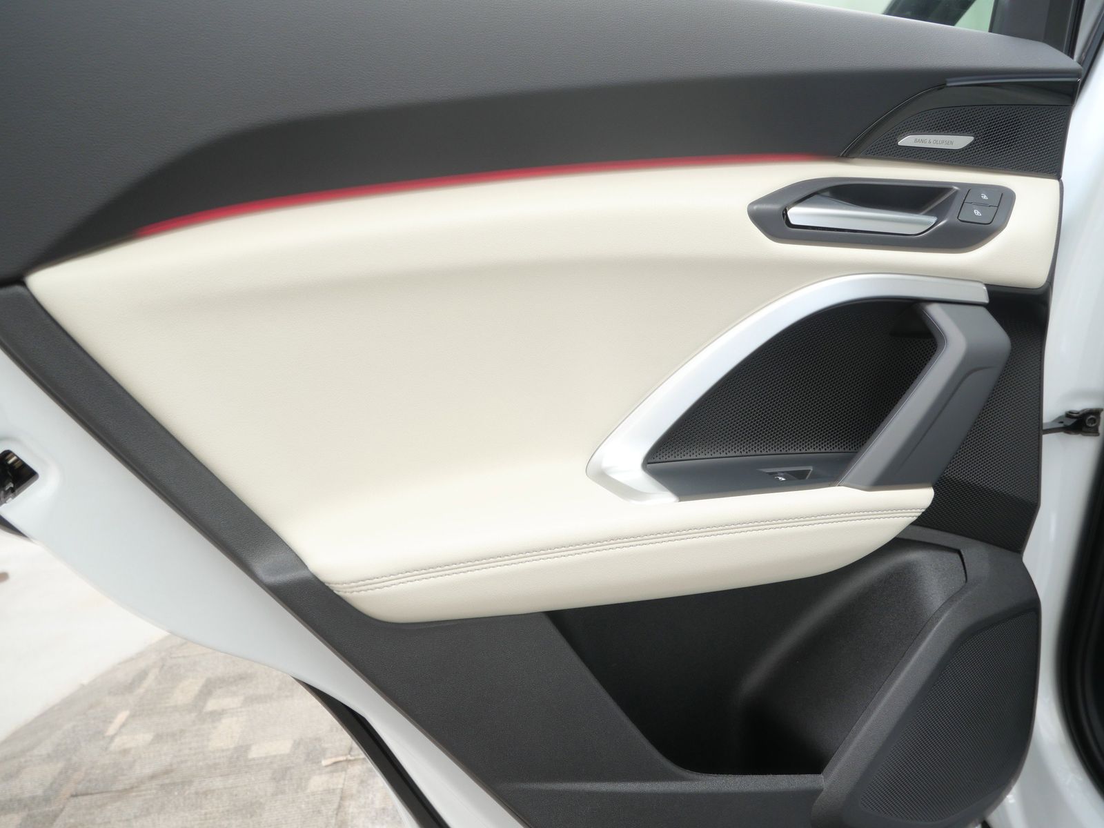 Thumbnail: 2025 Audi Q5 - 12