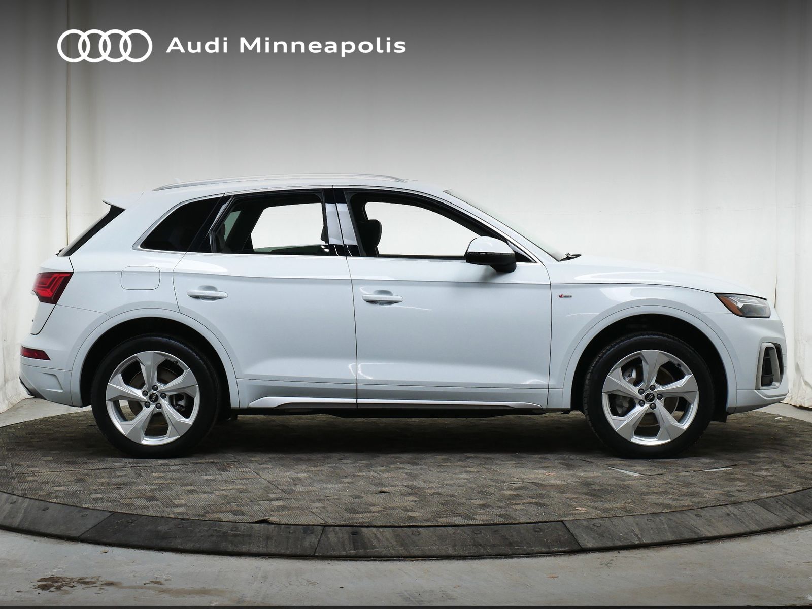 Thumbnail: 2023 Audi Q5 - 10