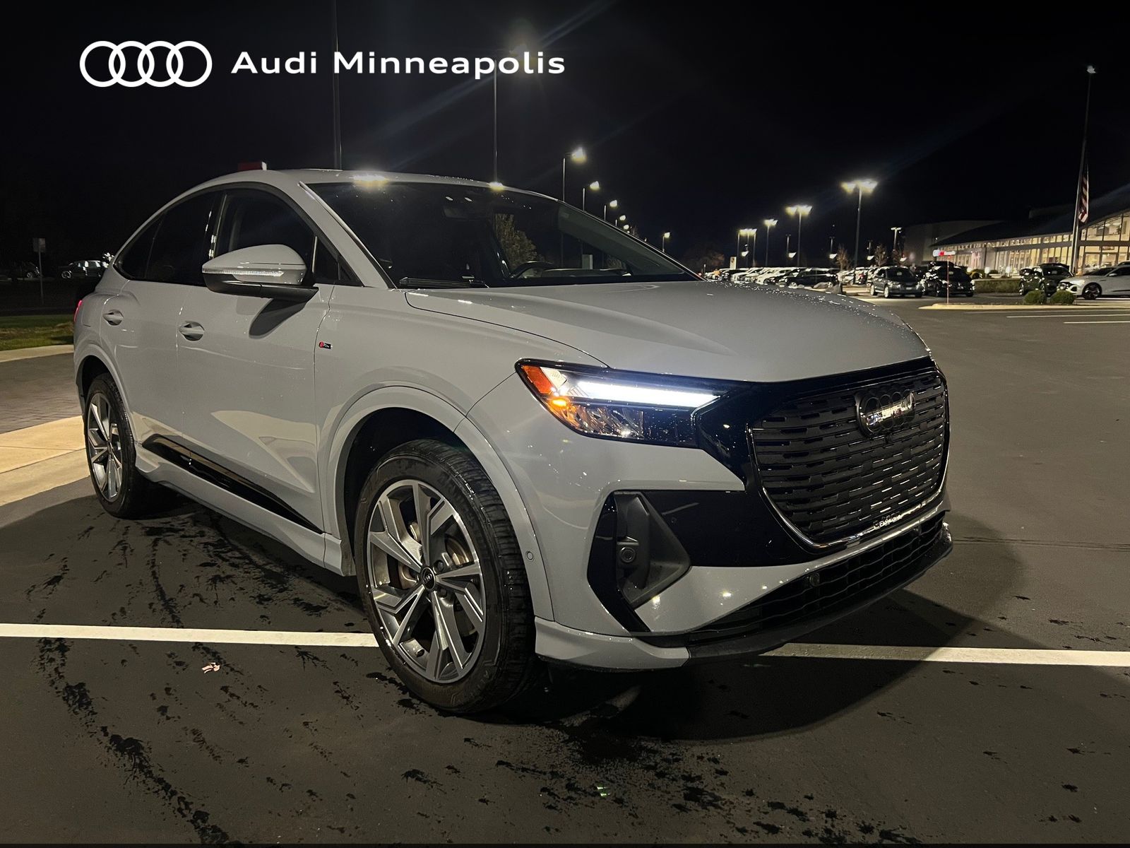 Thumbnail: 2023 Audi Q4 e-tron - 10