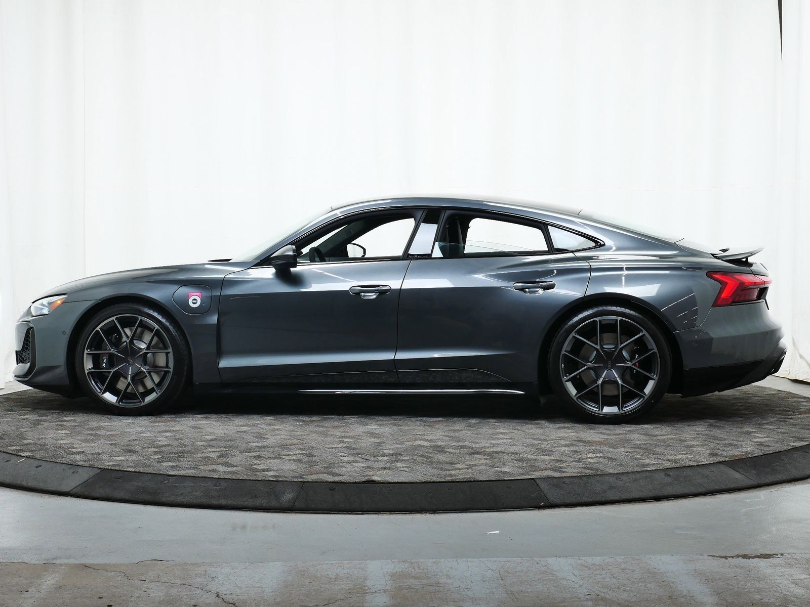 Thumbnail: 2025 Audi RS e-tron GT - 3