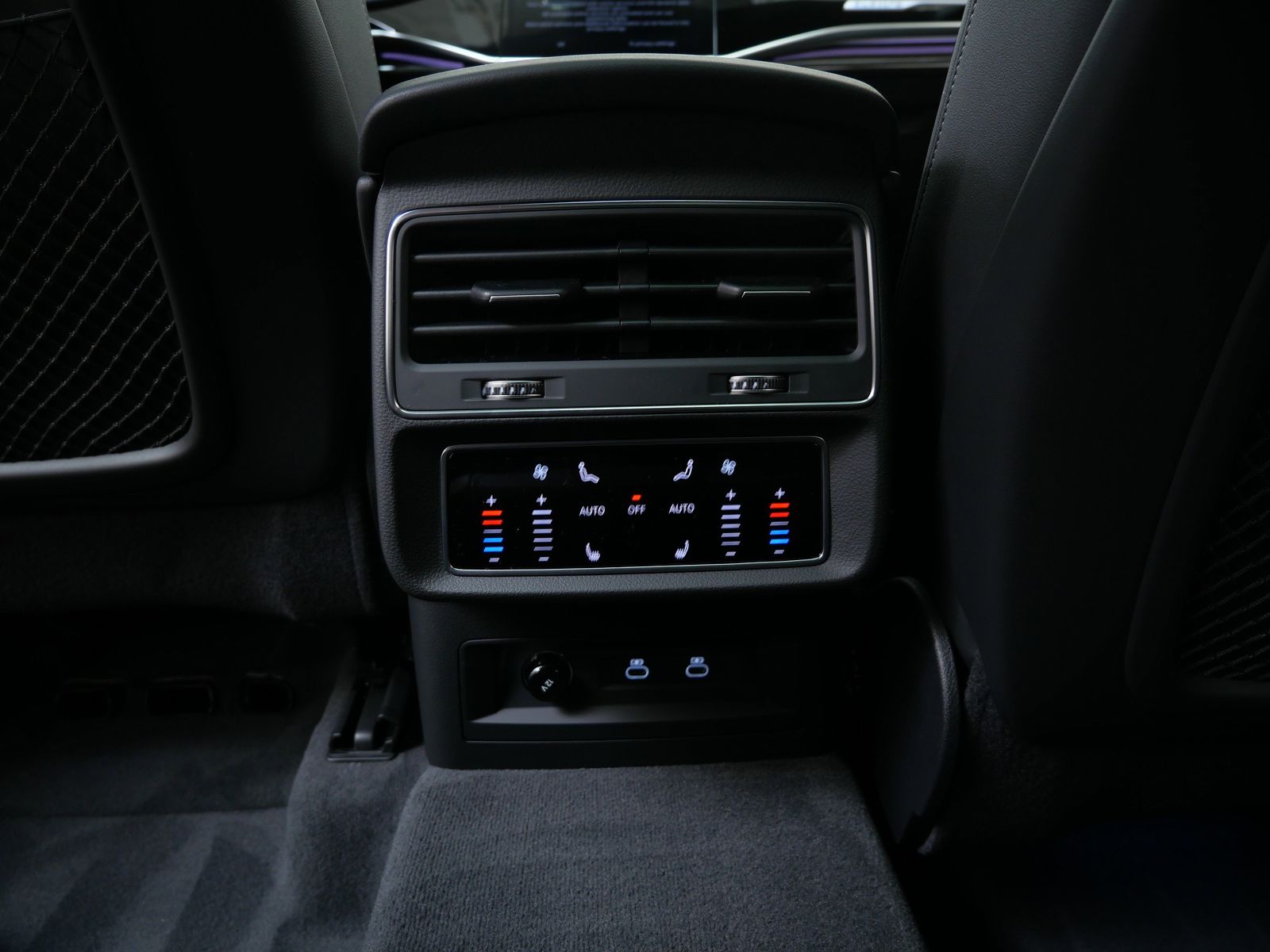 Thumbnail: 2026 Audi Q8 - 14