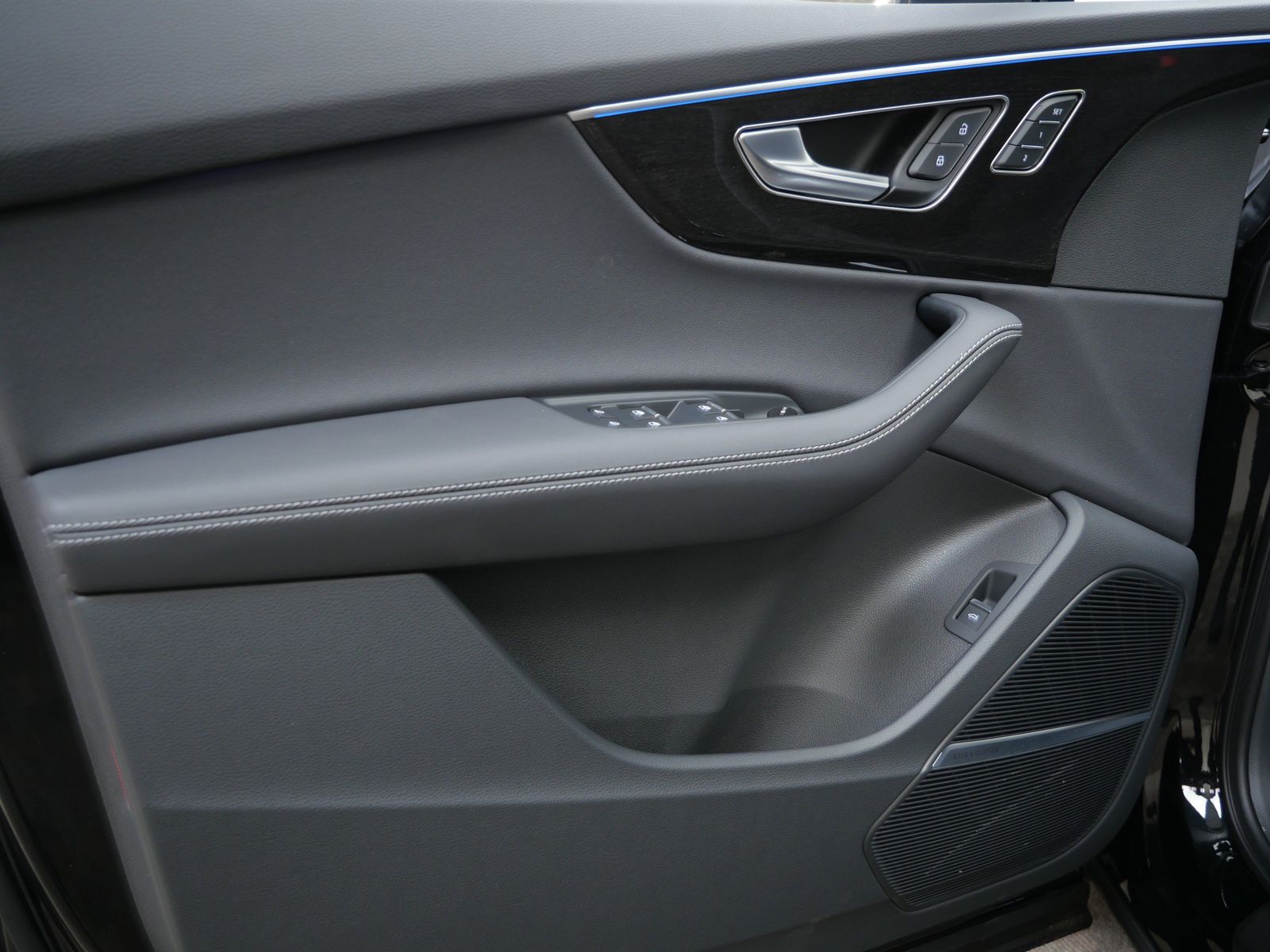 Thumbnail: 2026 Audi Q7 - 10