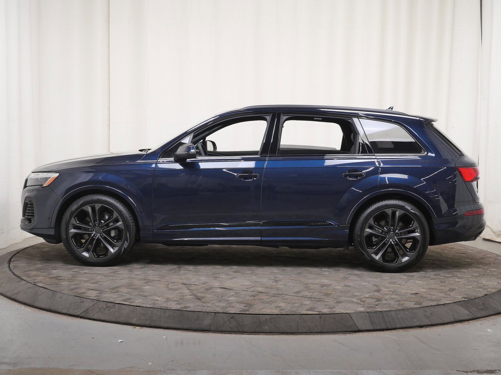 Thumbnail: 2026 Audi Q7 - 3
