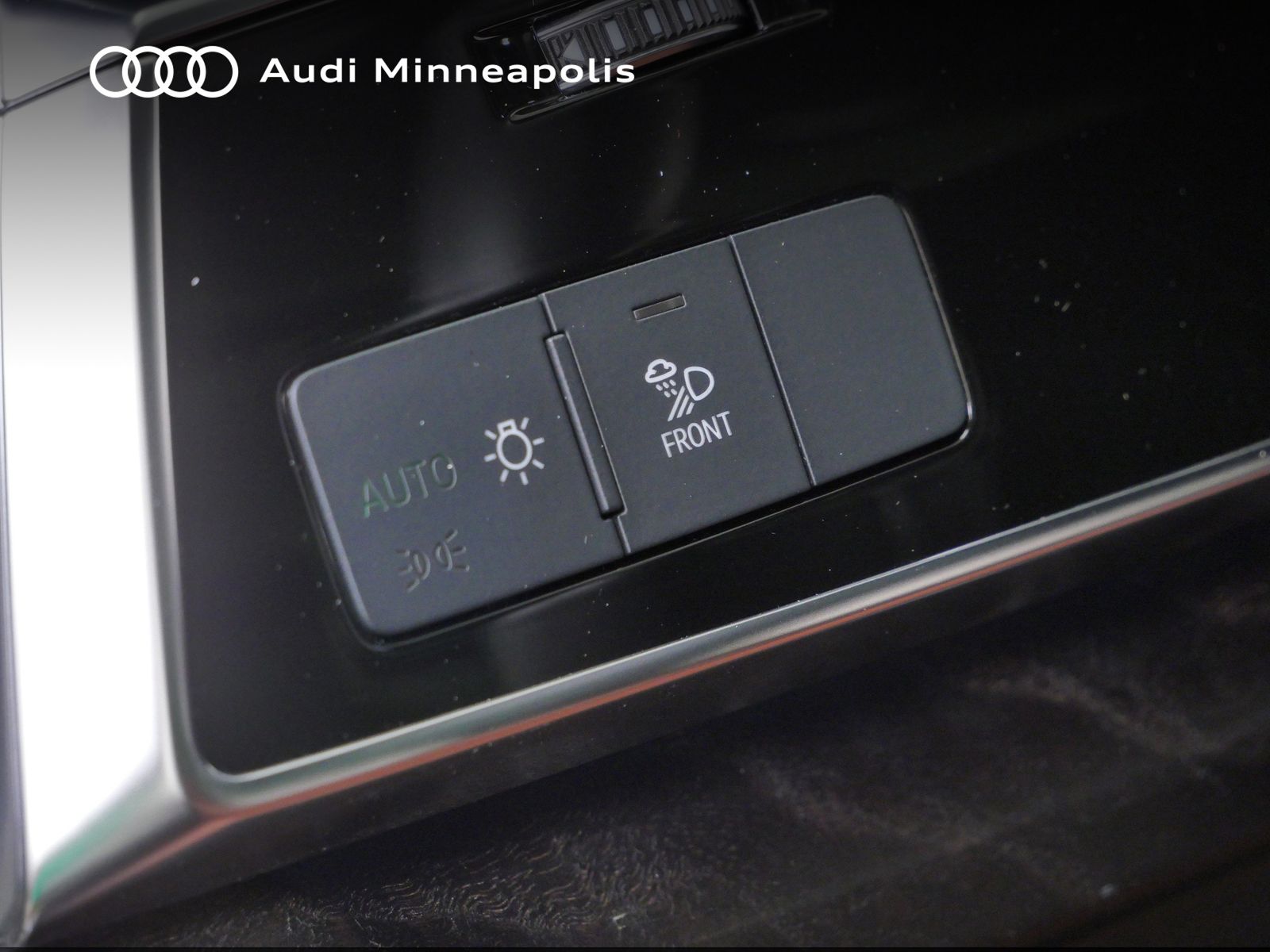 Thumbnail: 2023 Audi Q8 - 20
