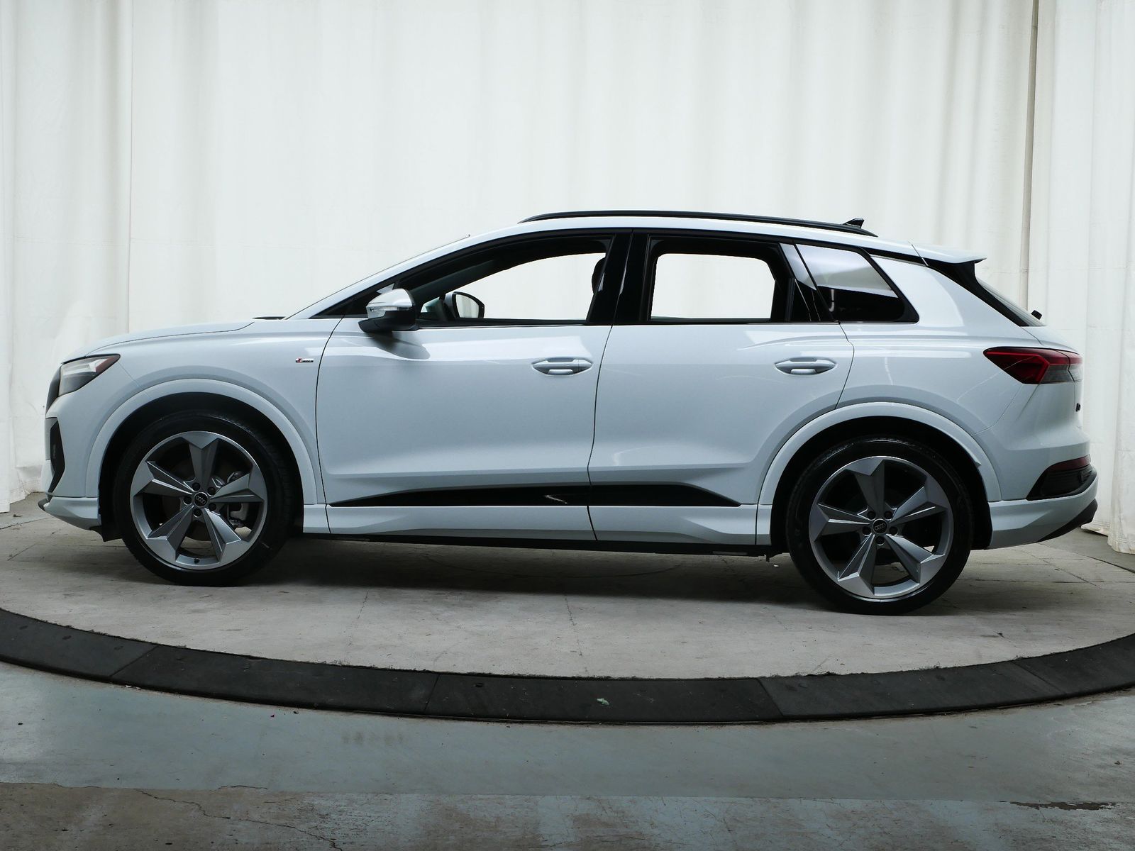 Thumbnail: 2025 Audi Q4 e-tron - 3