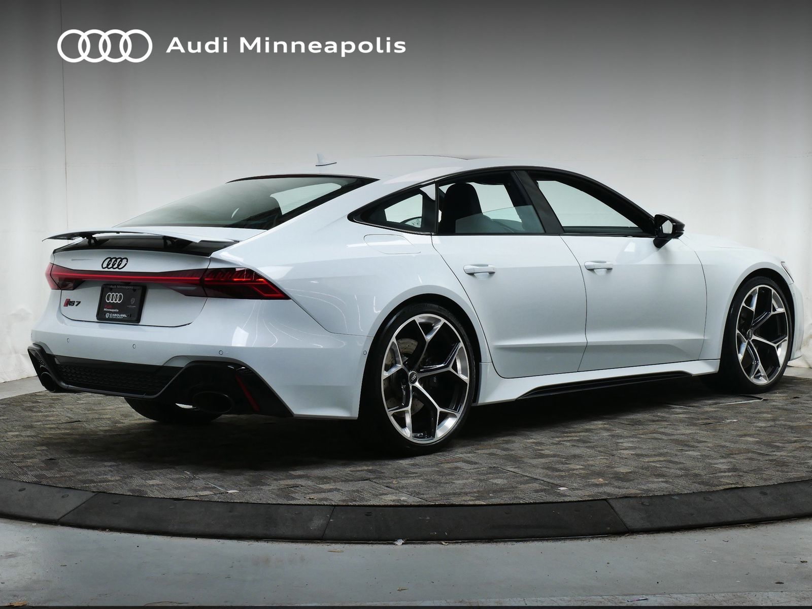 Thumbnail: 2024 Audi RS 7 - 7