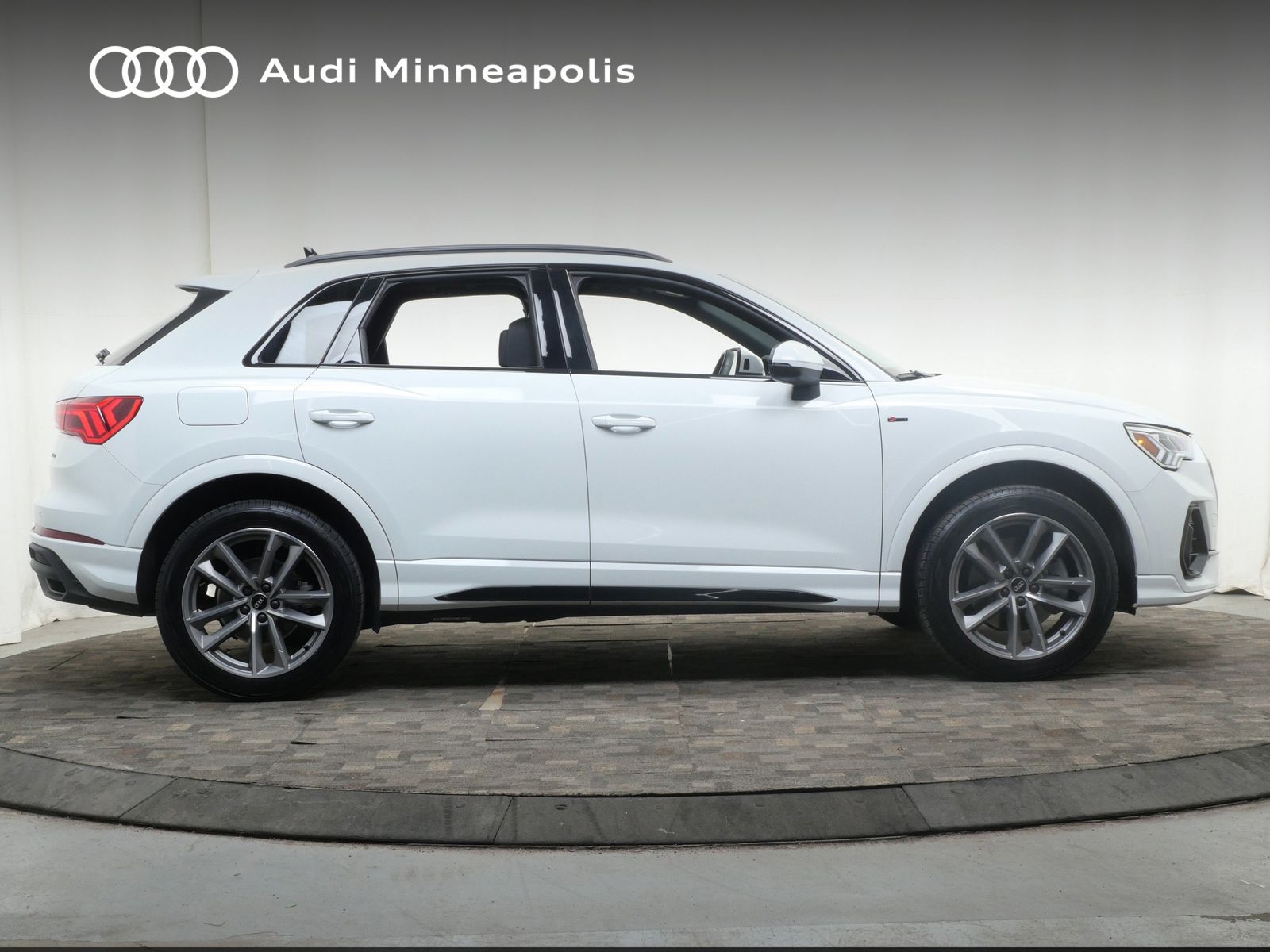 Thumbnail: 2023 Audi Q3 - 9