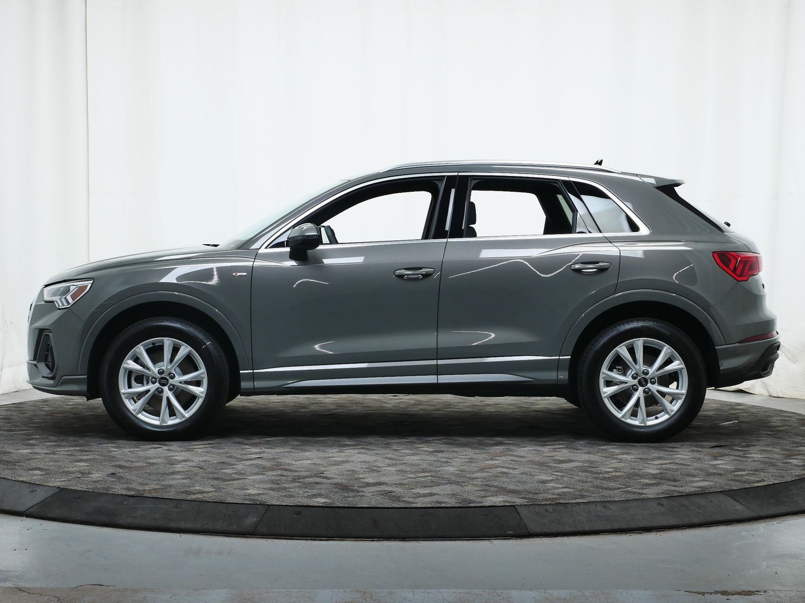 Thumbnail: 2025 Audi Q3 - 3