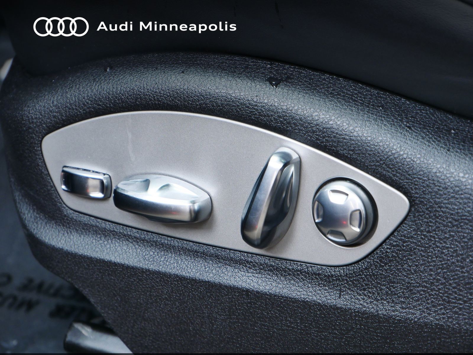 Thumbnail: 2023 Porsche Macan - 12