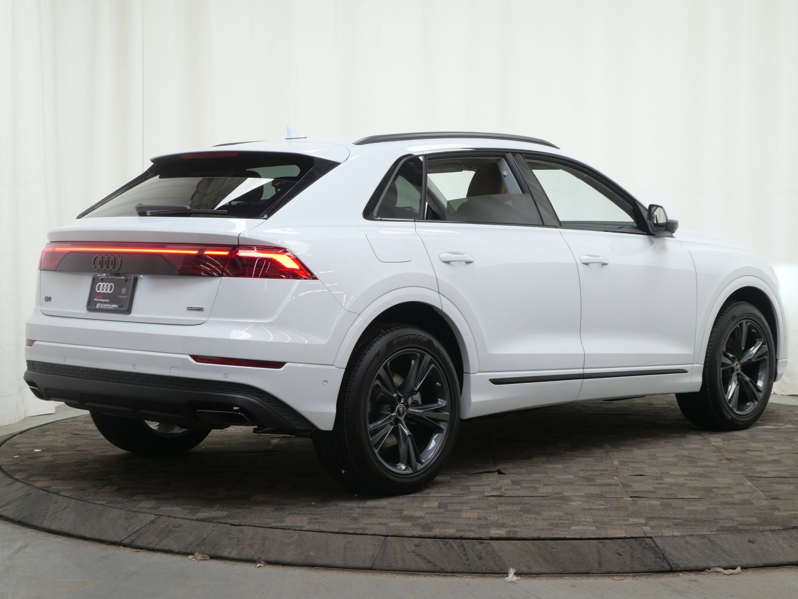 Thumbnail: 2026 Audi Q8 - 6