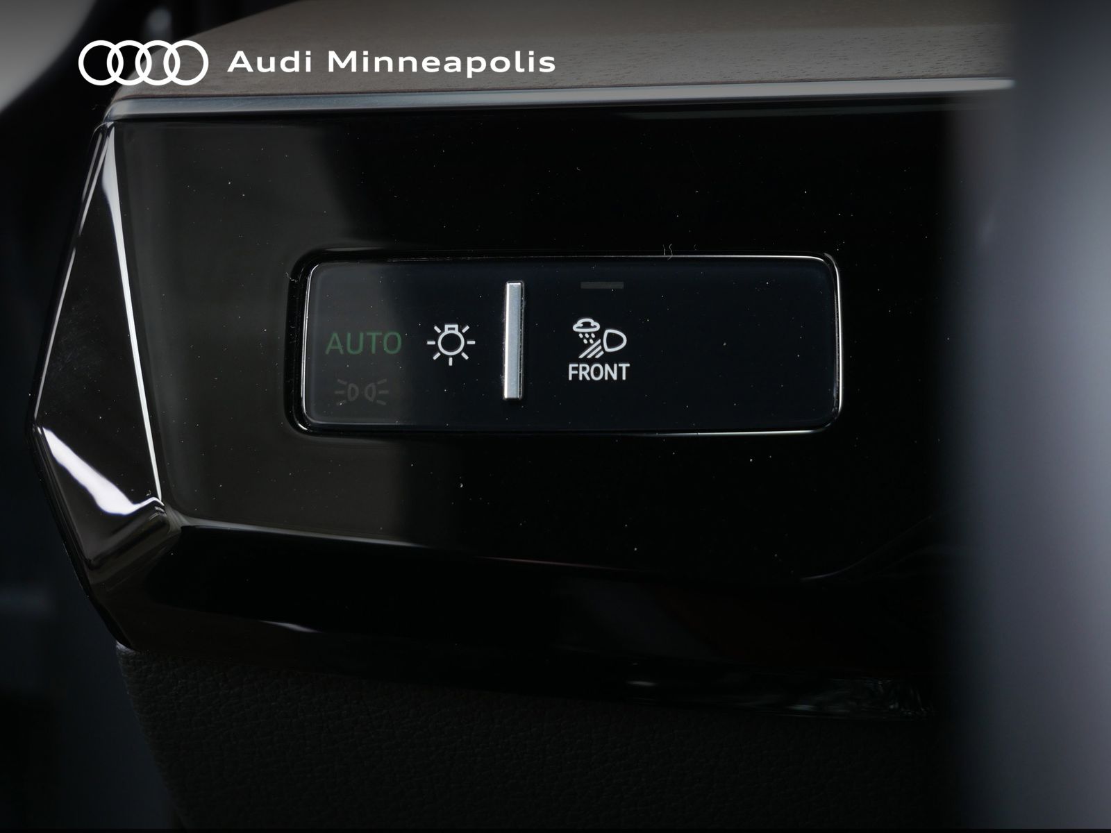 Thumbnail: 2024 Audi Q8 e-tron - 21