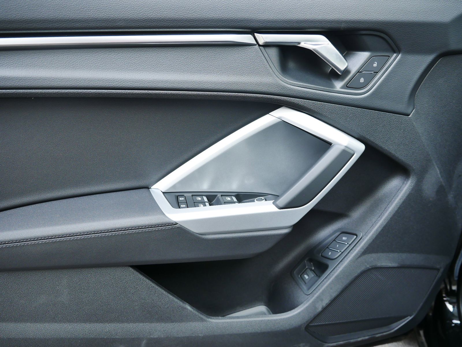 Thumbnail: 2025 Audi Q3 - 10