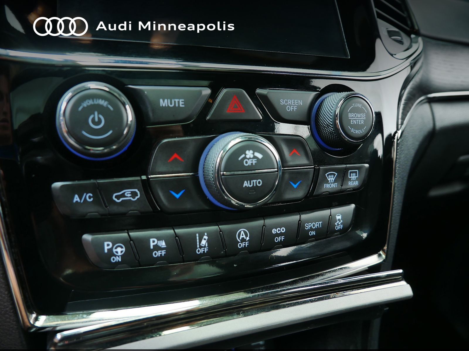 Thumbnail: 2020 Jeep Grand Cherokee - 30