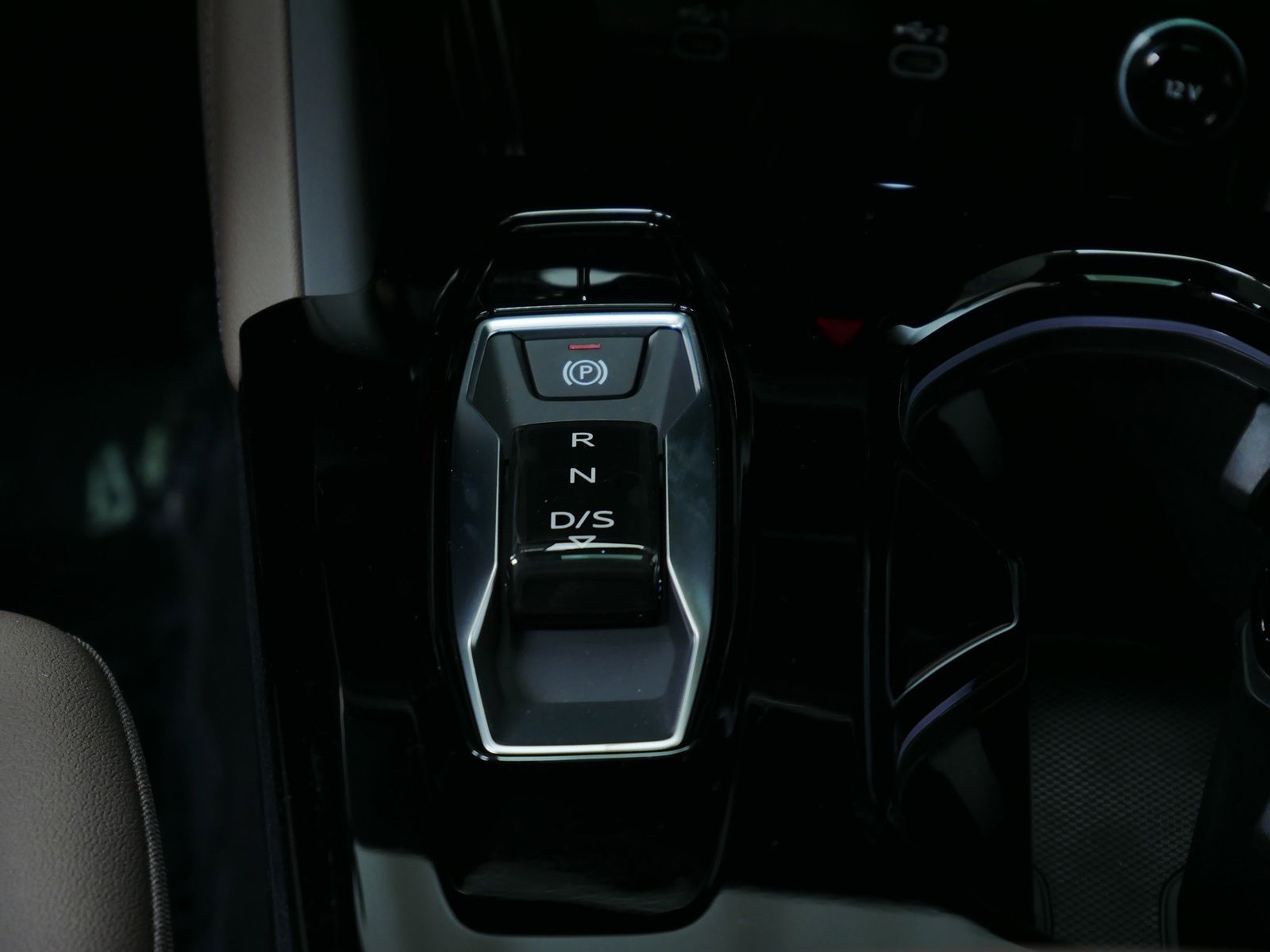 Thumbnail: 2025 Audi Q5 - 15