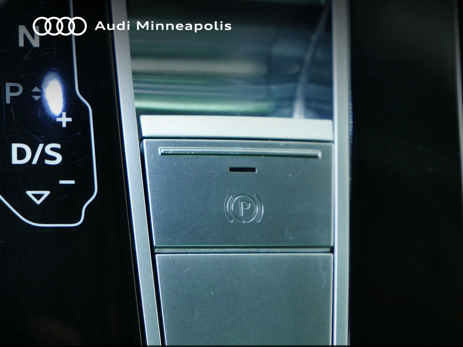 Thumbnail: 2023 Audi Q8 - 28