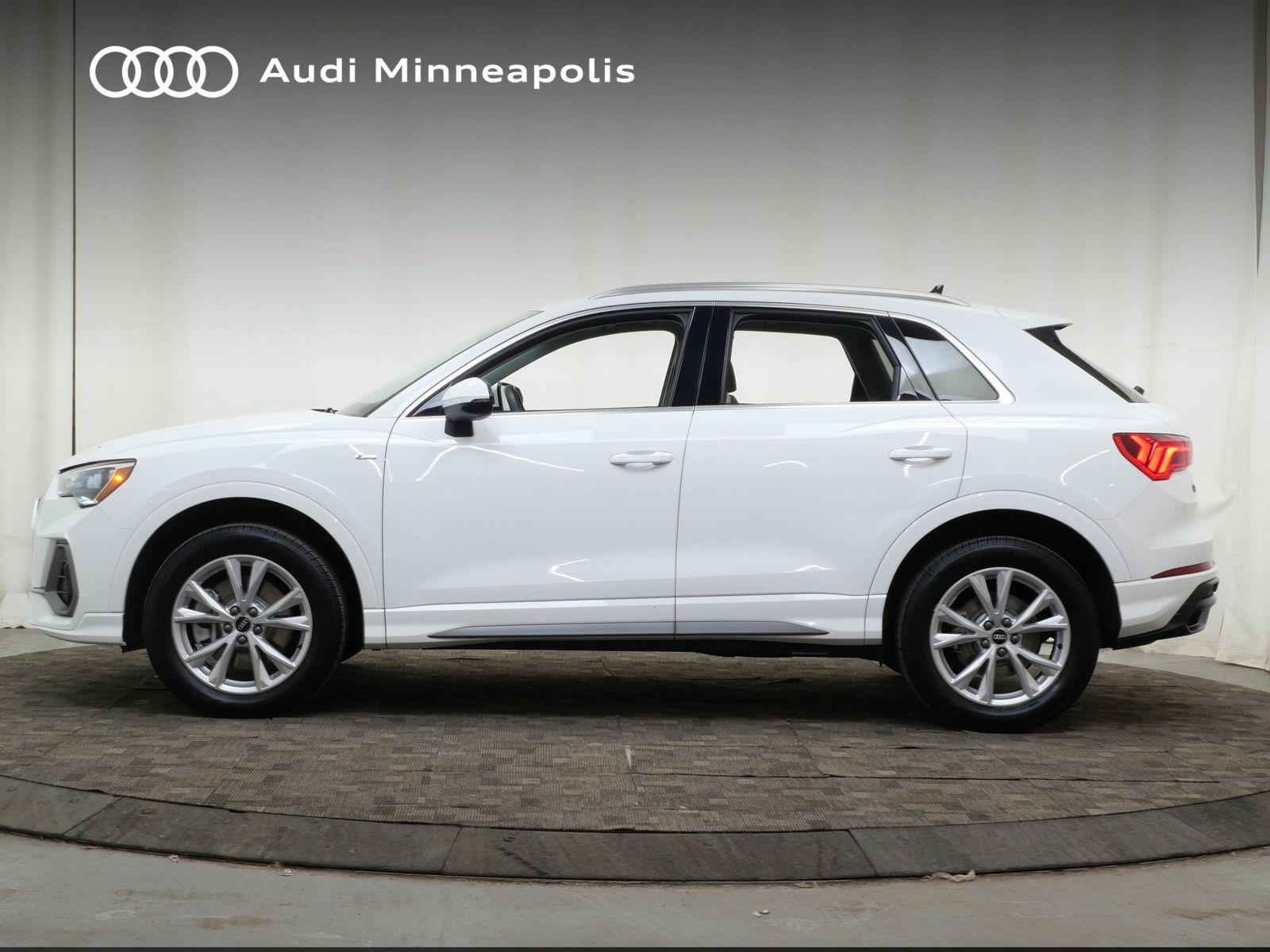 Thumbnail: 2021 Audi Q3 - 3
