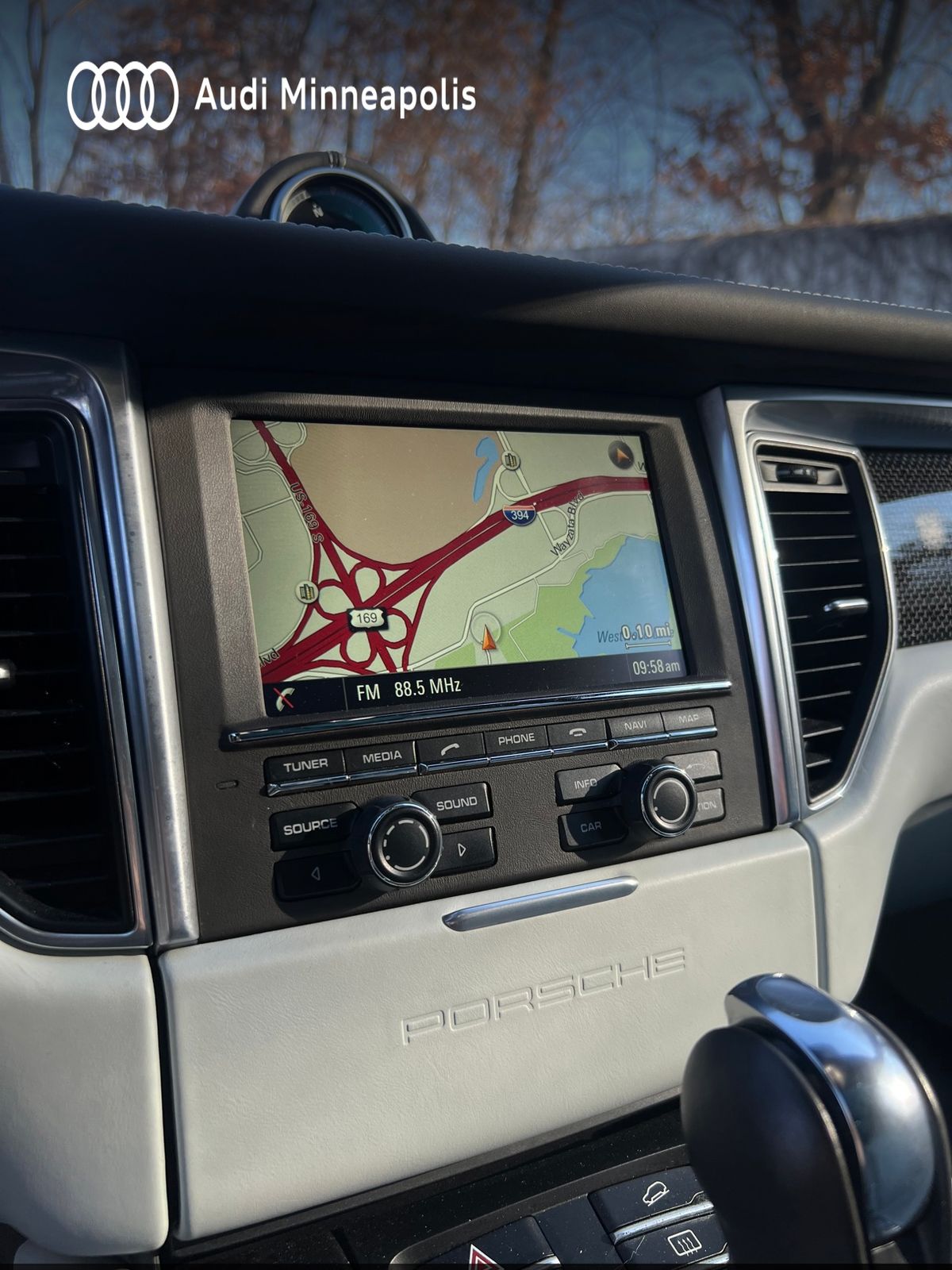 Thumbnail: 2016 Porsche Macan - 15