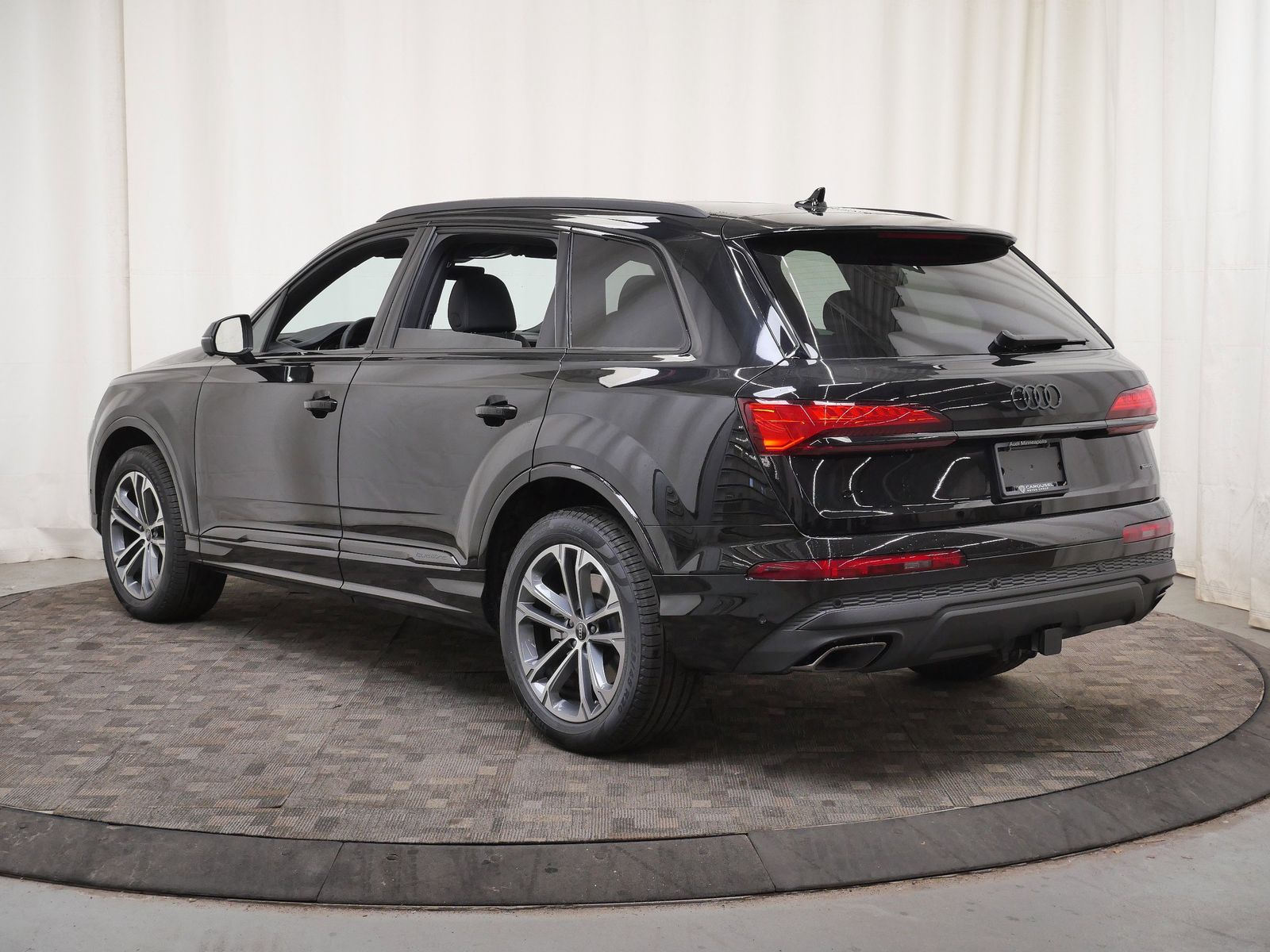 Thumbnail: 2026 Audi Q7 - 4