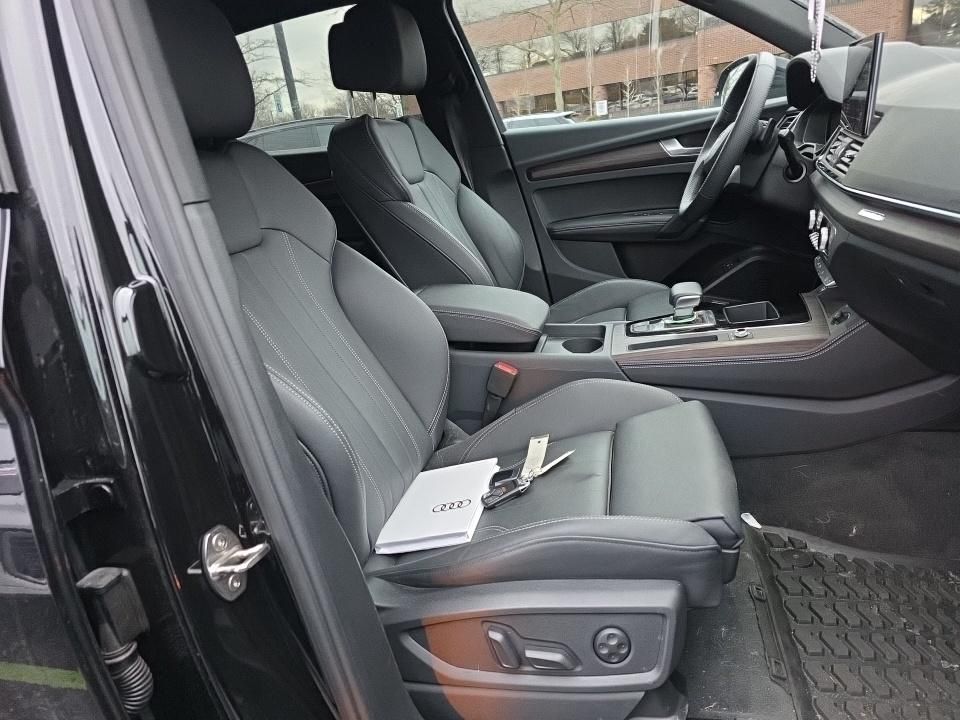 Thumbnail: 2025 Audi Q5 - 9