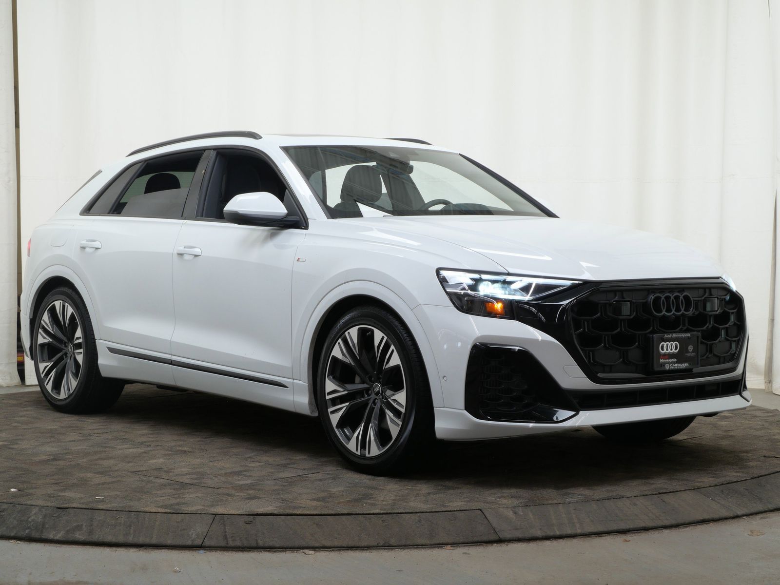 Thumbnail: 2026 Audi Q8 - 8