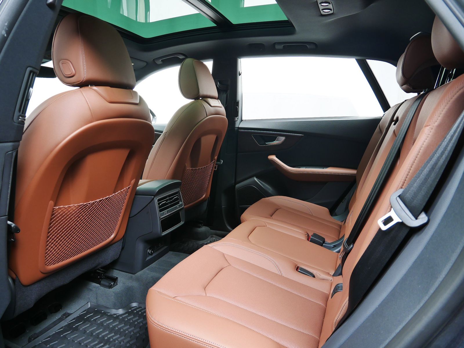 Thumbnail: 2025 Audi Q8 - 12