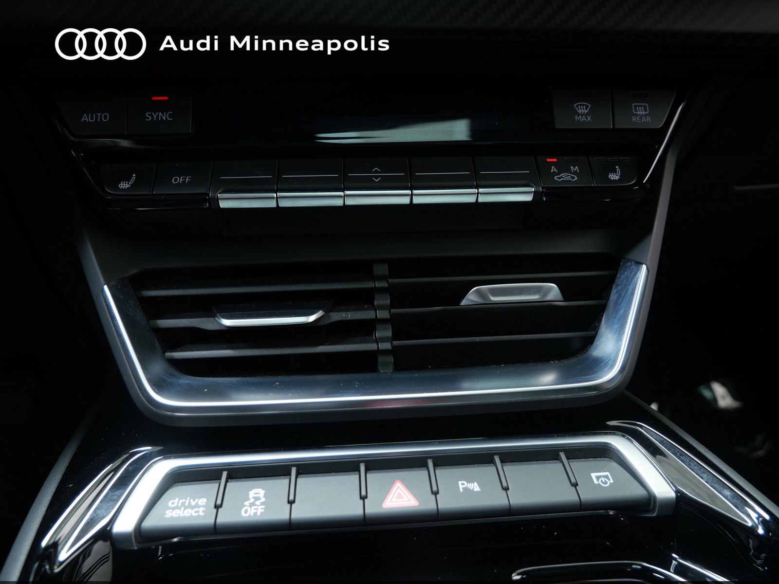 Thumbnail: 2023 Audi e-tron GT - 30