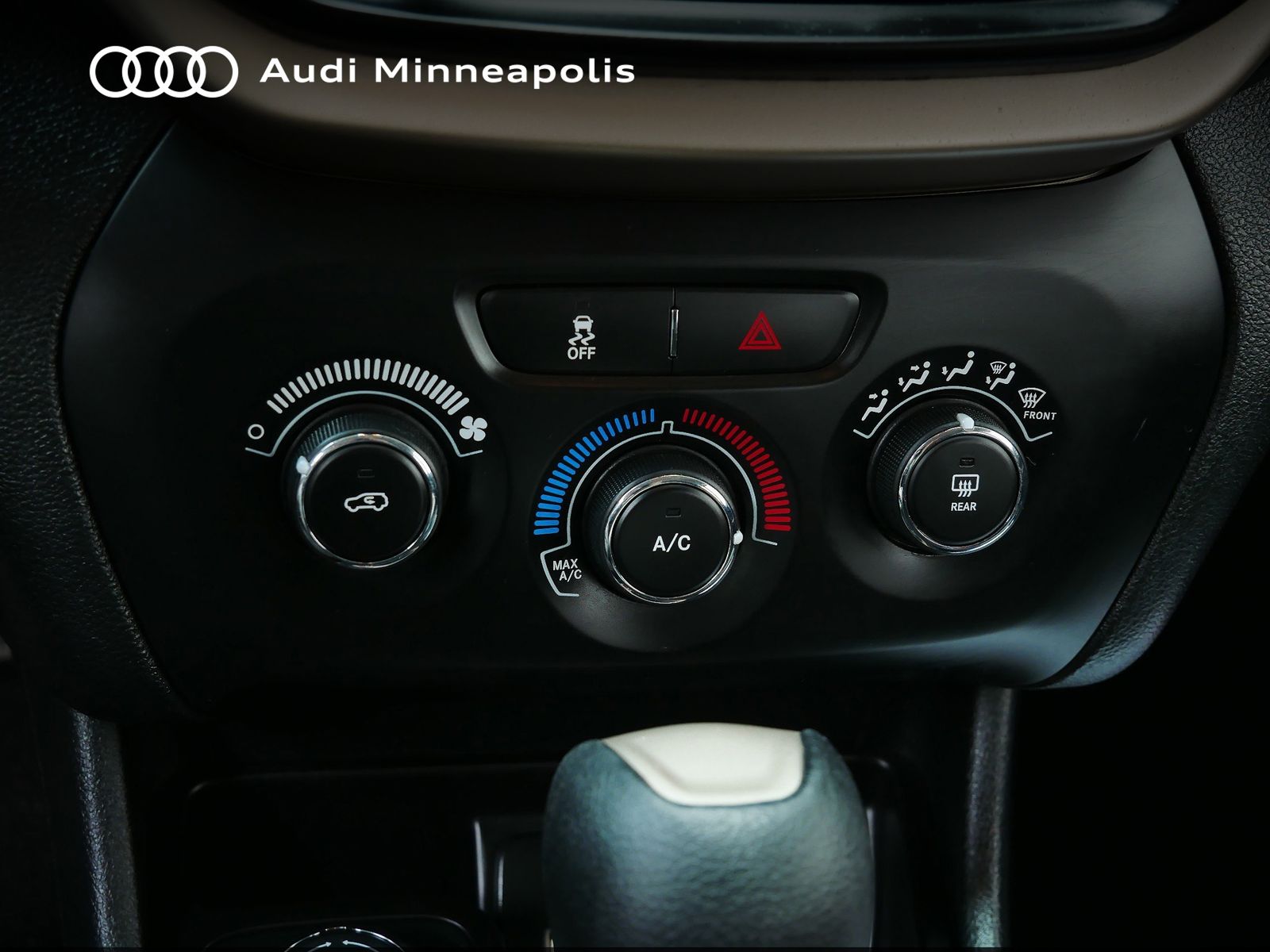 Thumbnail: 2016 Jeep Cherokee - 26