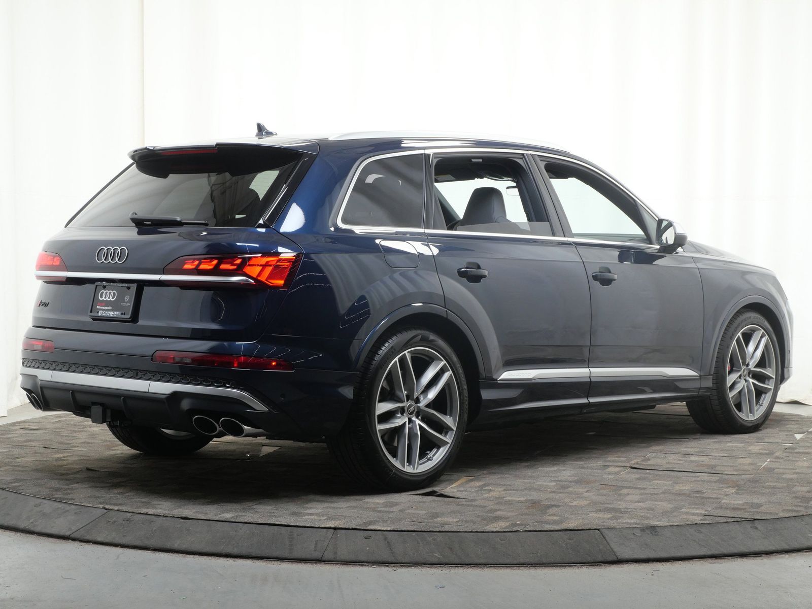 Thumbnail: 2026 Audi SQ7 - 6