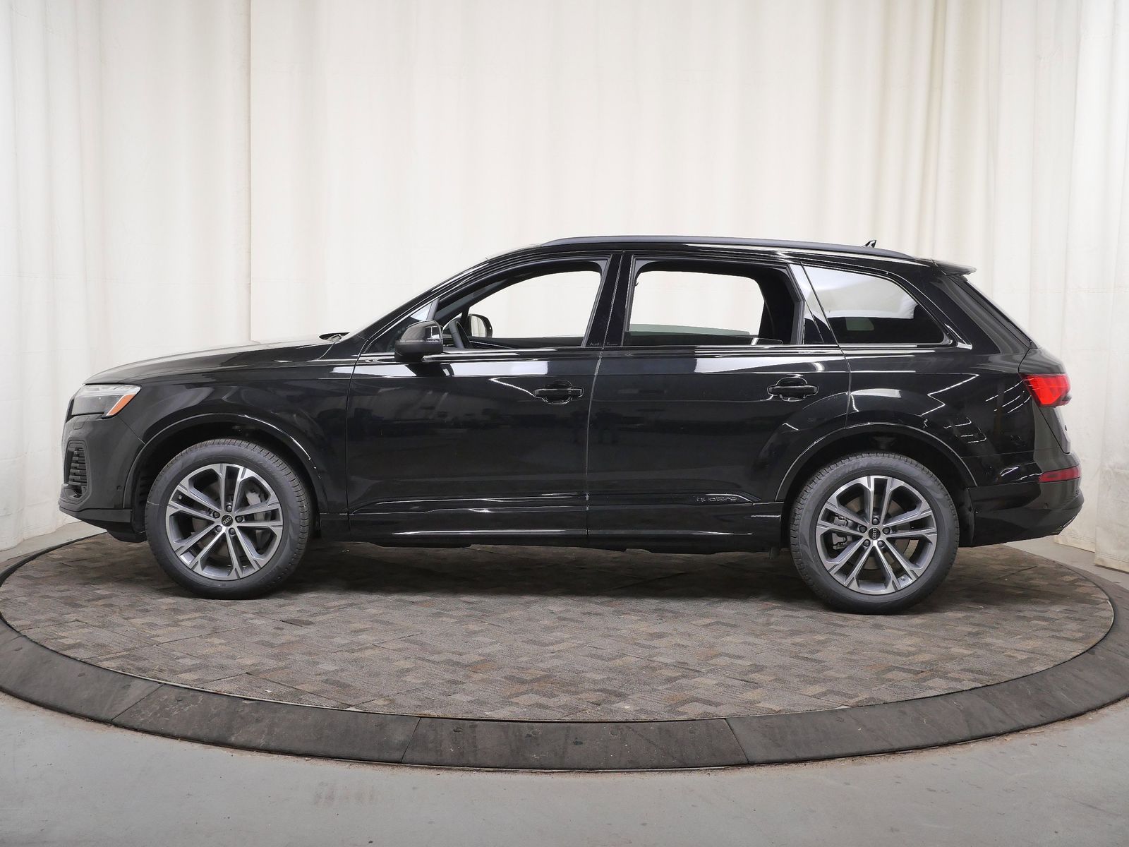 Thumbnail: 2026 Audi Q7 - 3