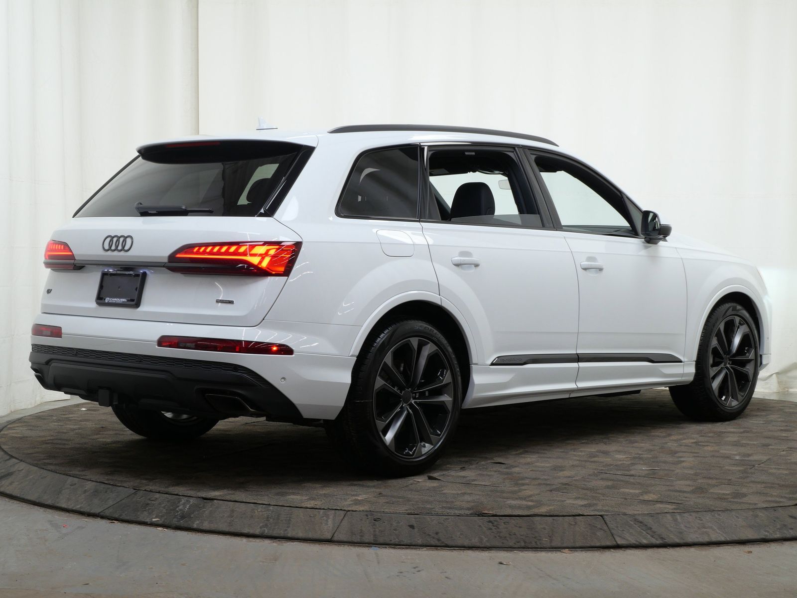 Thumbnail: 2026 Audi Q7 - 6