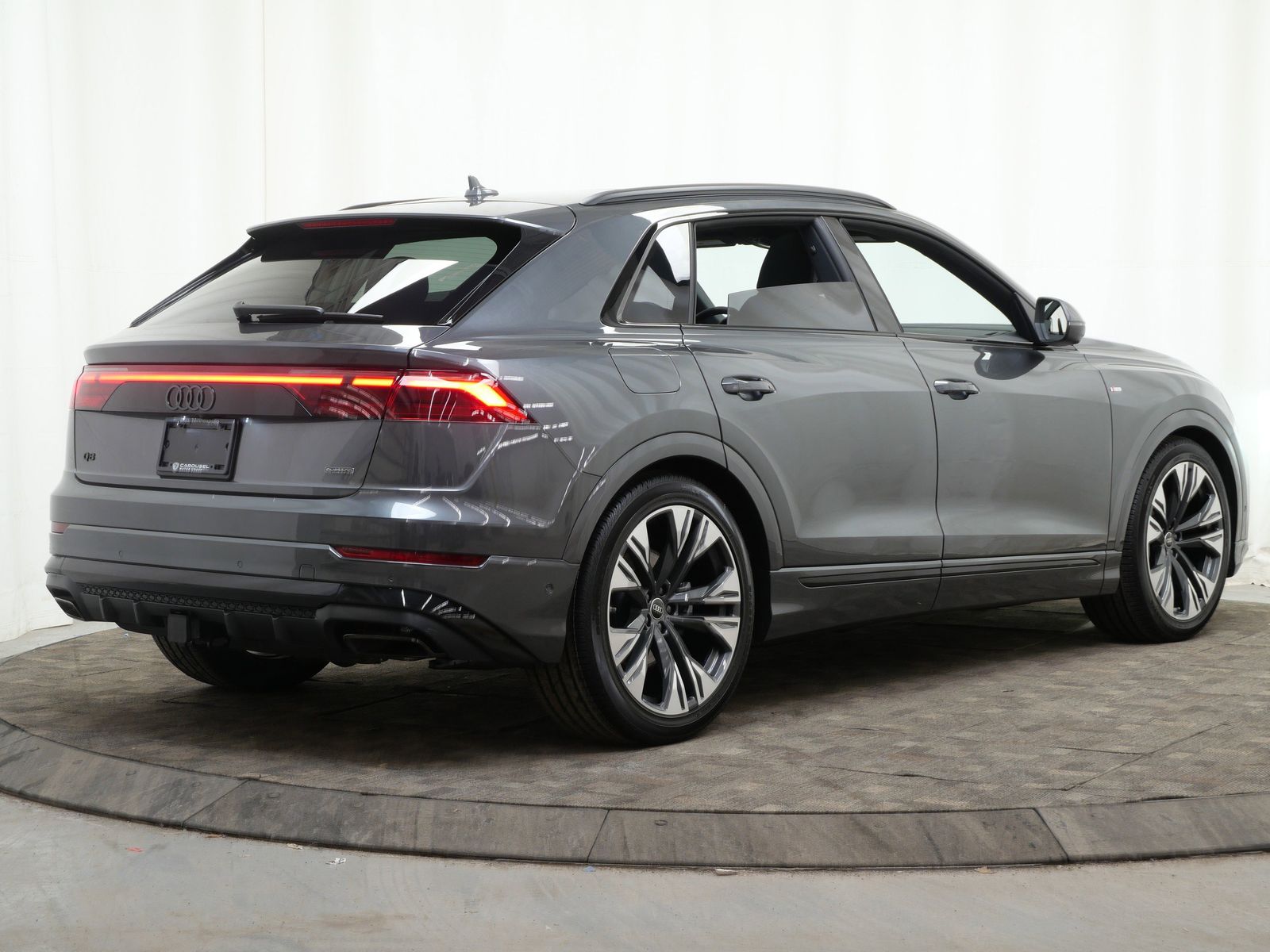 Thumbnail: 2026 Audi Q8 - 6