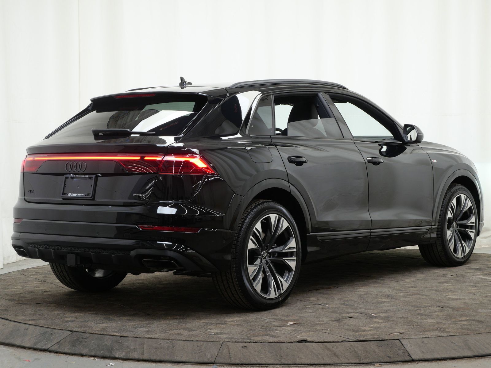 Thumbnail: 2026 Audi Q8 - 6
