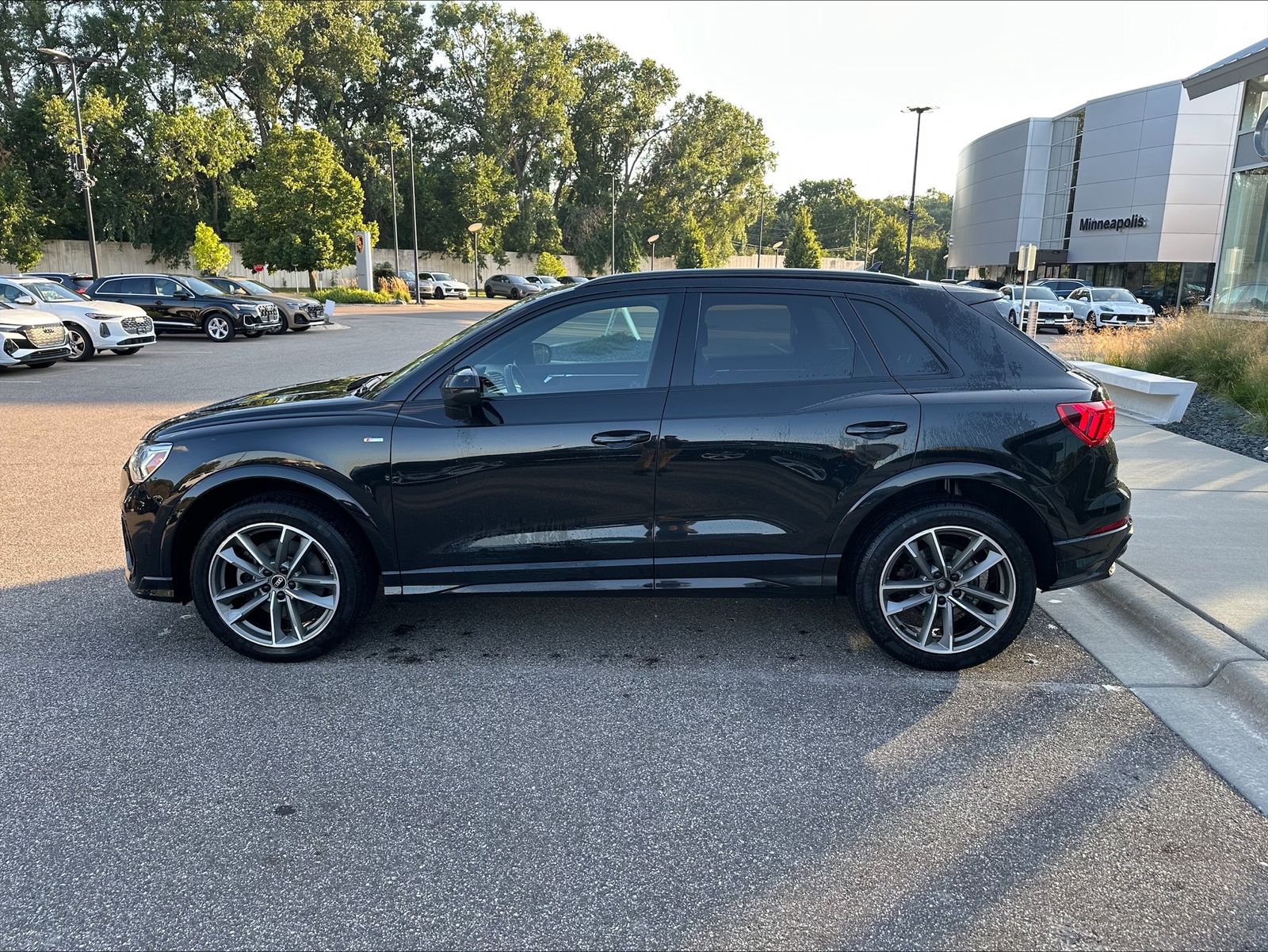 Thumbnail: 2021 Audi Q3 - 3