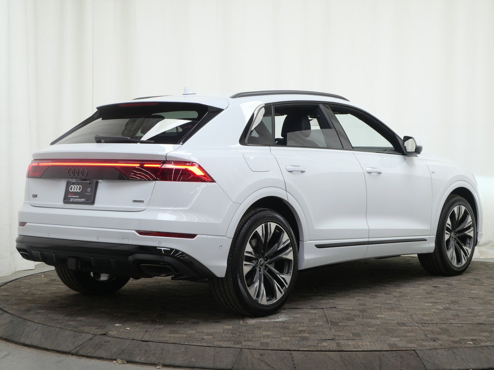 Thumbnail: 2026 Audi Q8 - 6