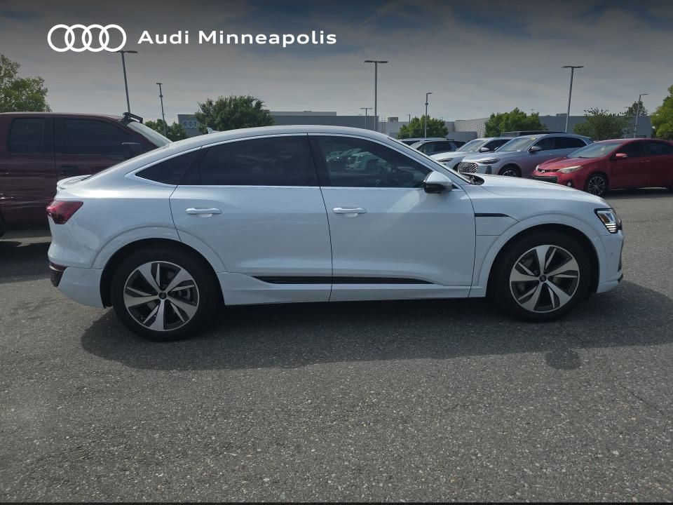 Thumbnail: 2024 Audi Q8 e-tron - 10