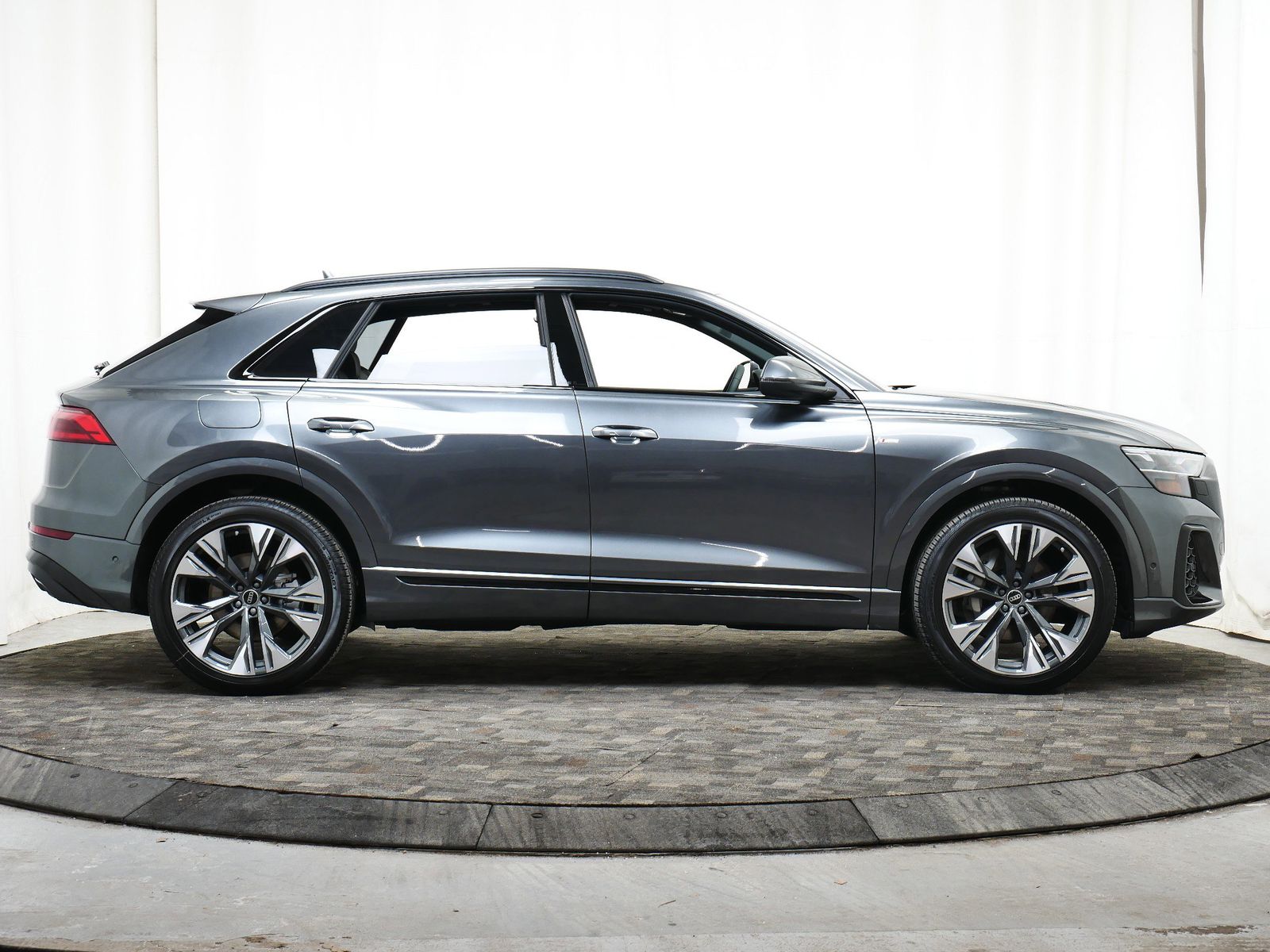 Thumbnail: 2026 Audi Q8 - 7