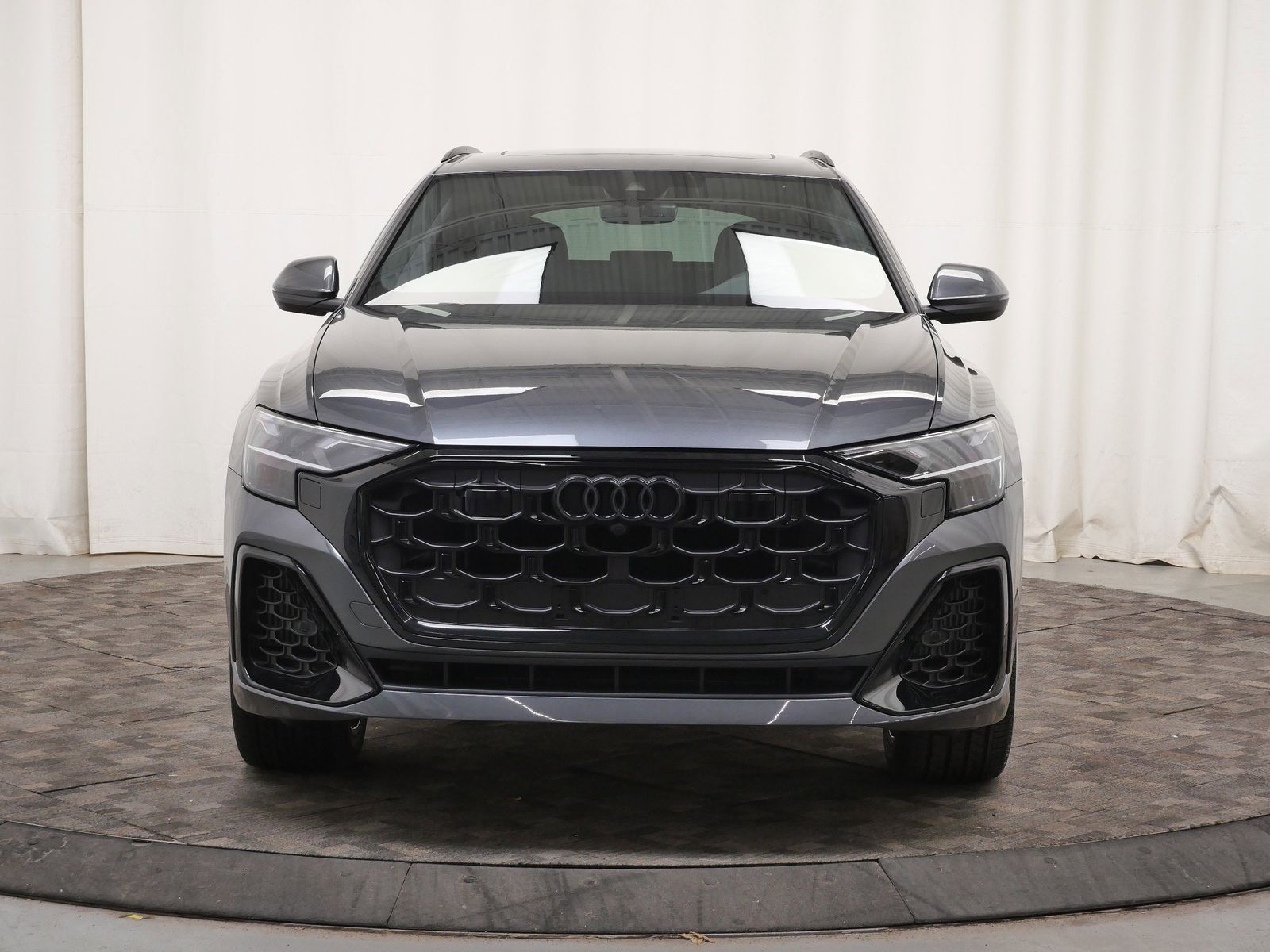 Thumbnail: 2026 Audi Q8 - 9