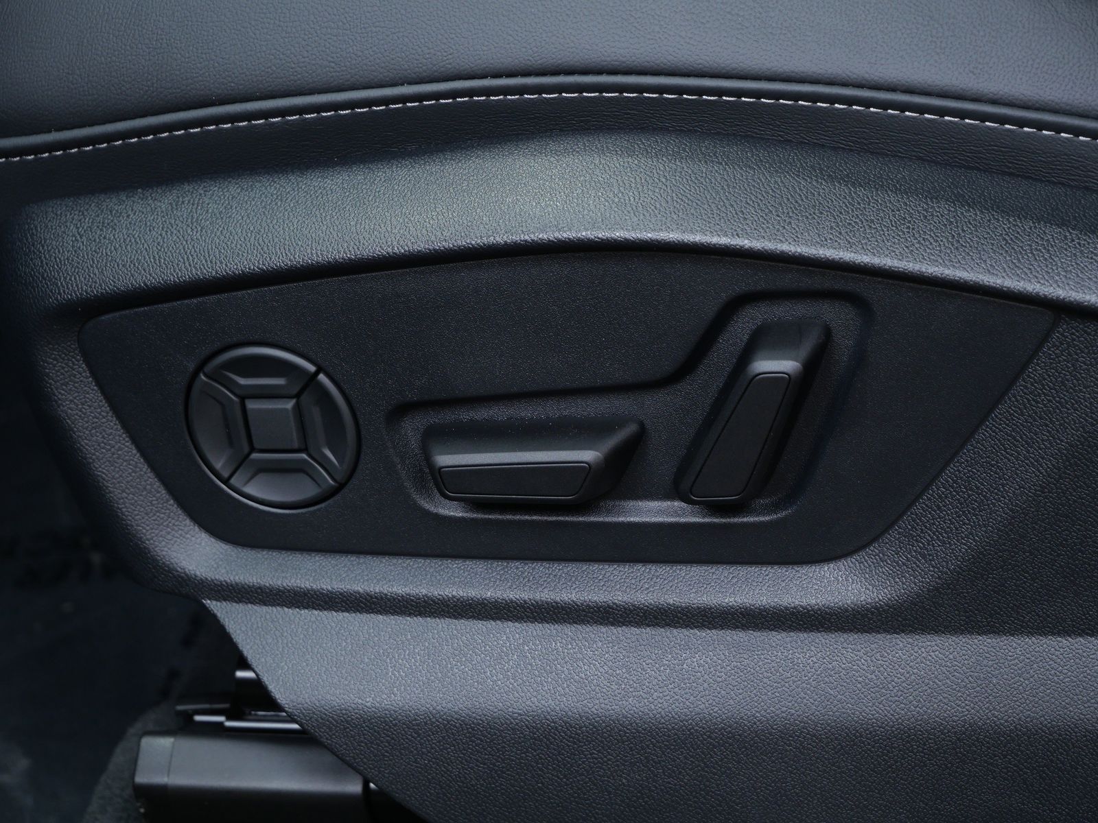 Thumbnail: 2026 Audi Q7 - 11