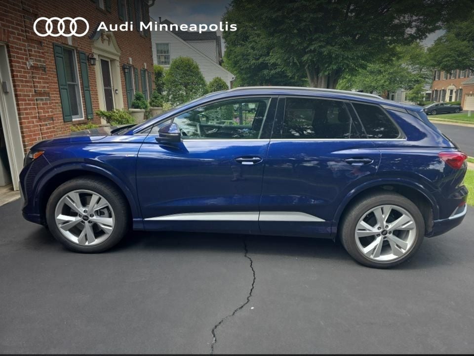 Thumbnail: 2023 Audi Q4 e-tron - 11