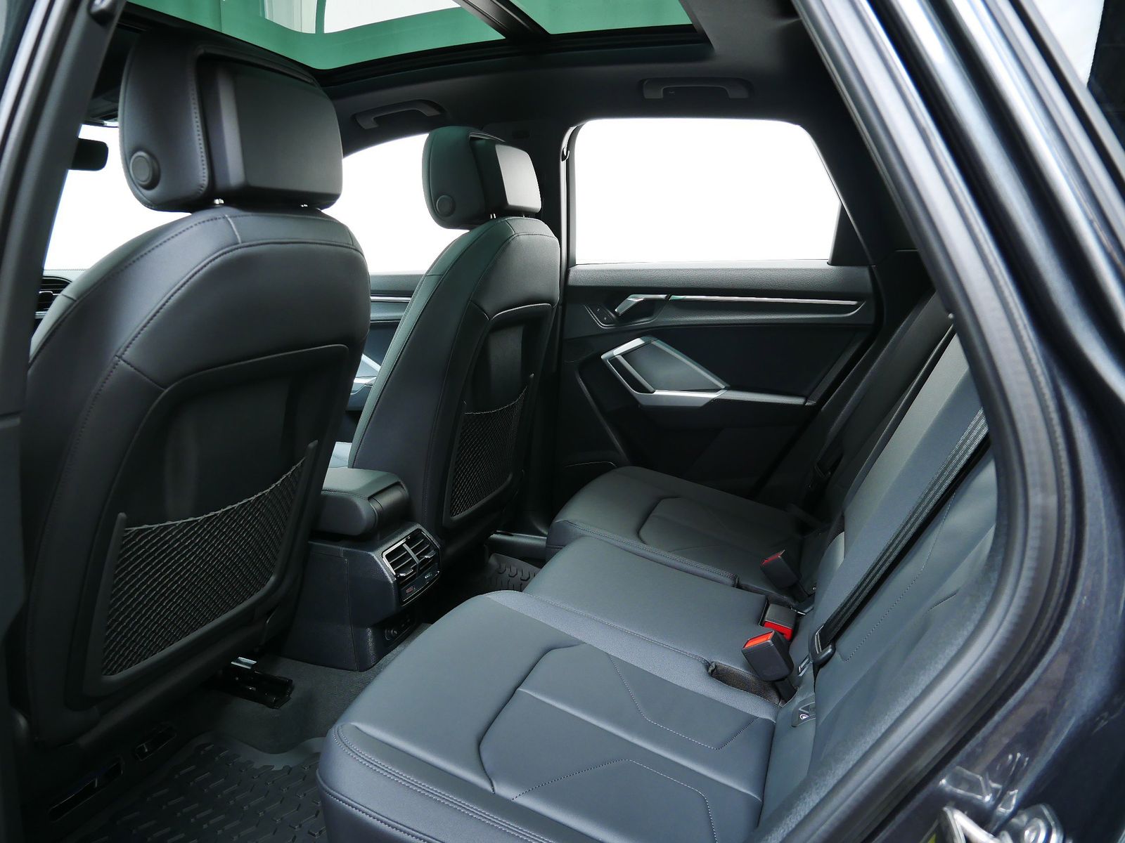 Thumbnail: 2025 Audi Q3 - 12