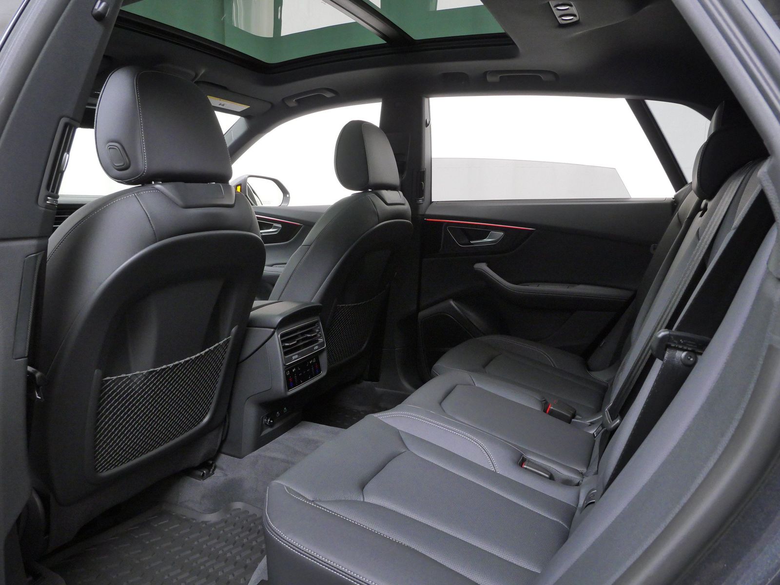 Thumbnail: 2026 Audi Q8 - 13