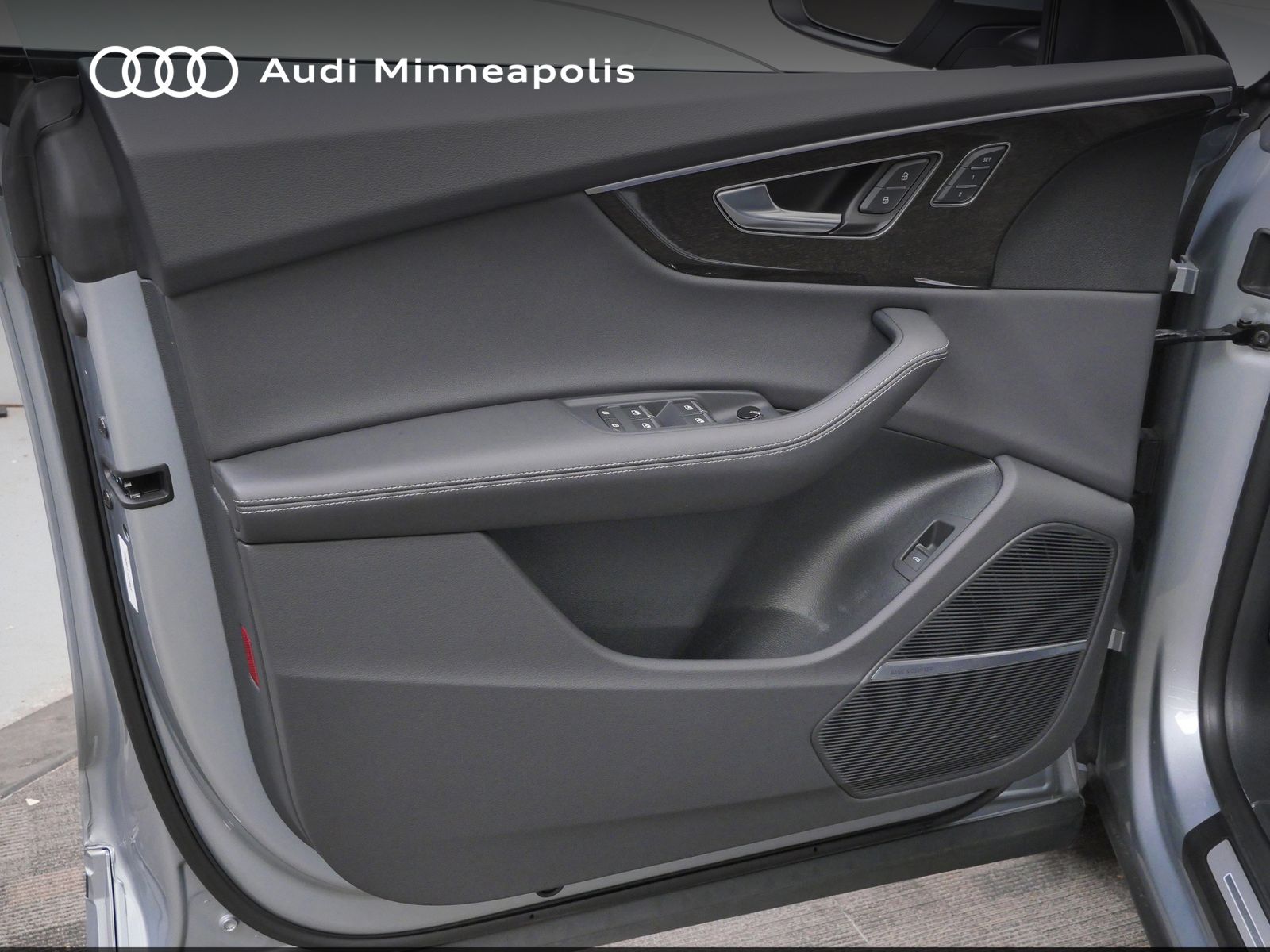 Thumbnail: 2023 Audi Q8 - 12