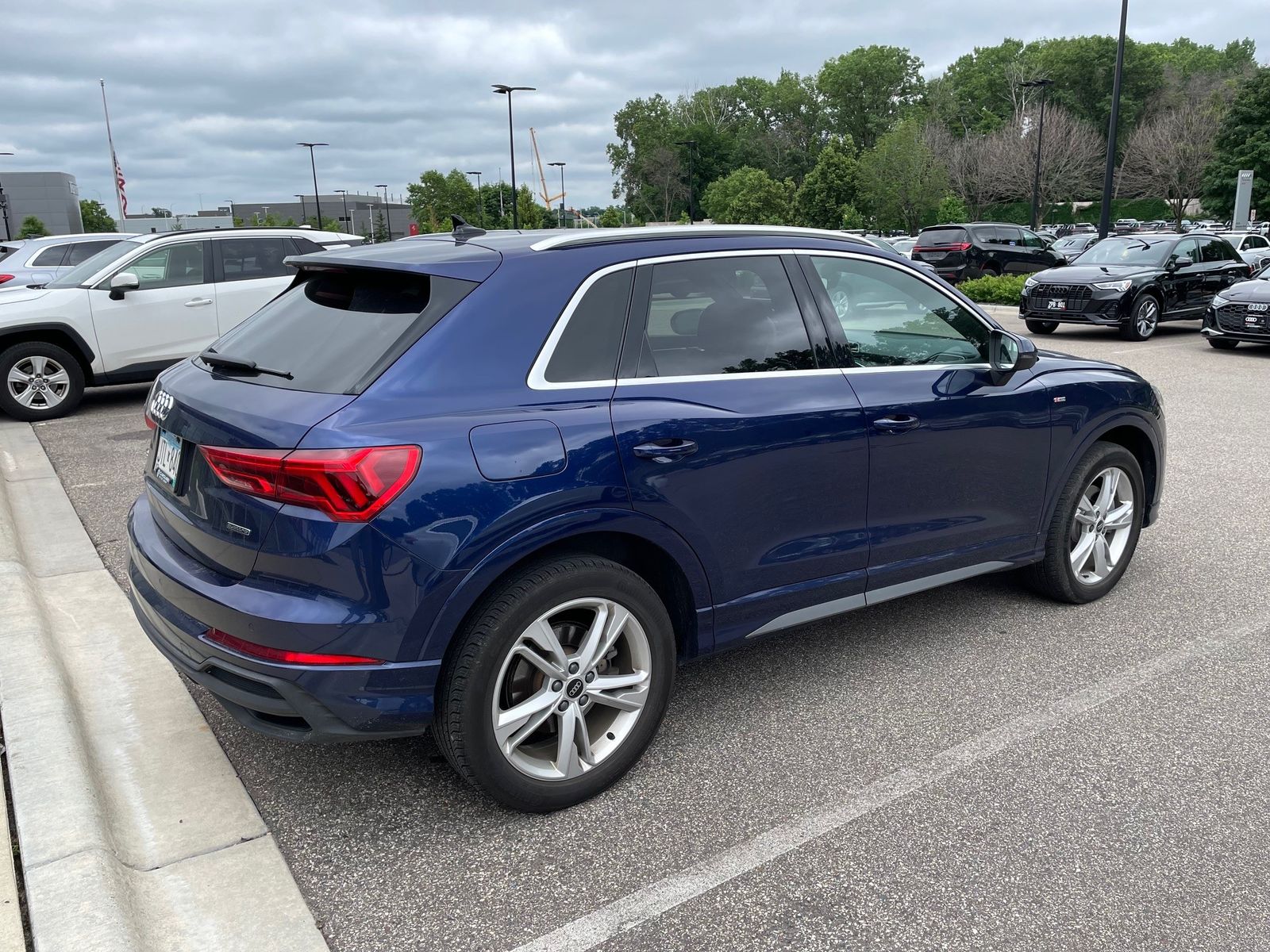 Thumbnail: 2023 Audi Q3 - 4