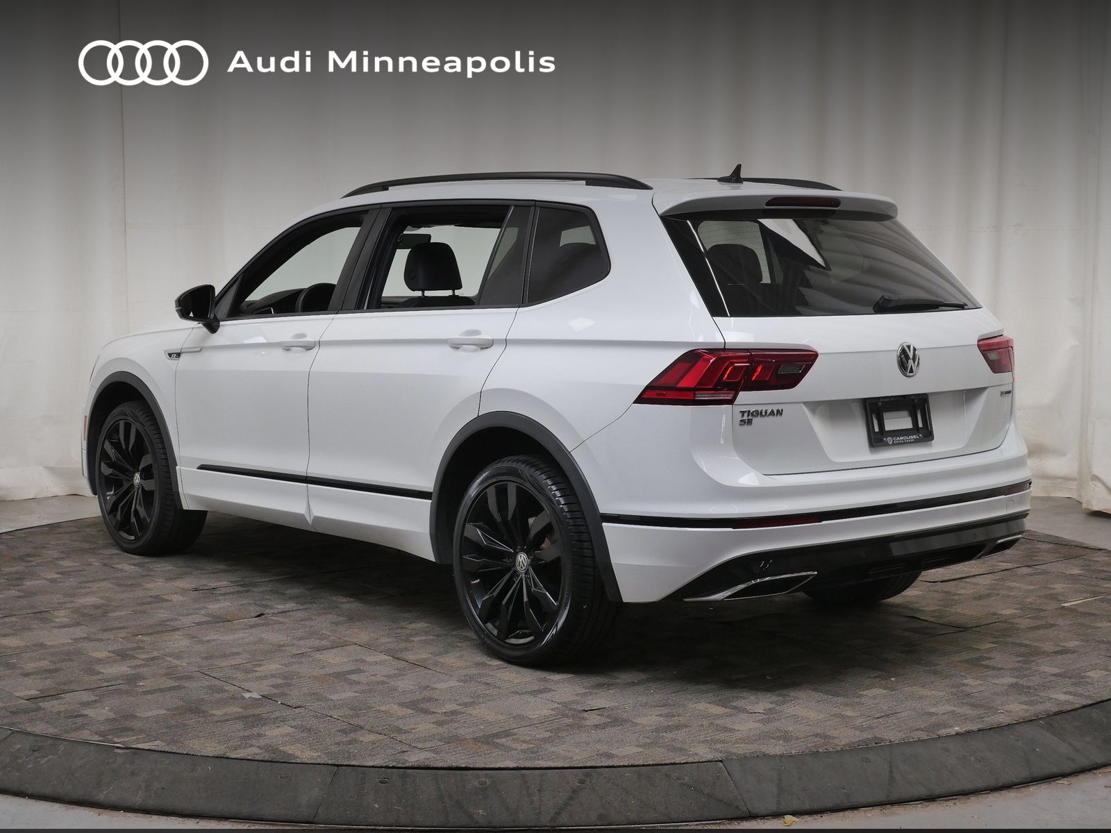 Thumbnail: 2020 Volkswagen Tiguan - 4
